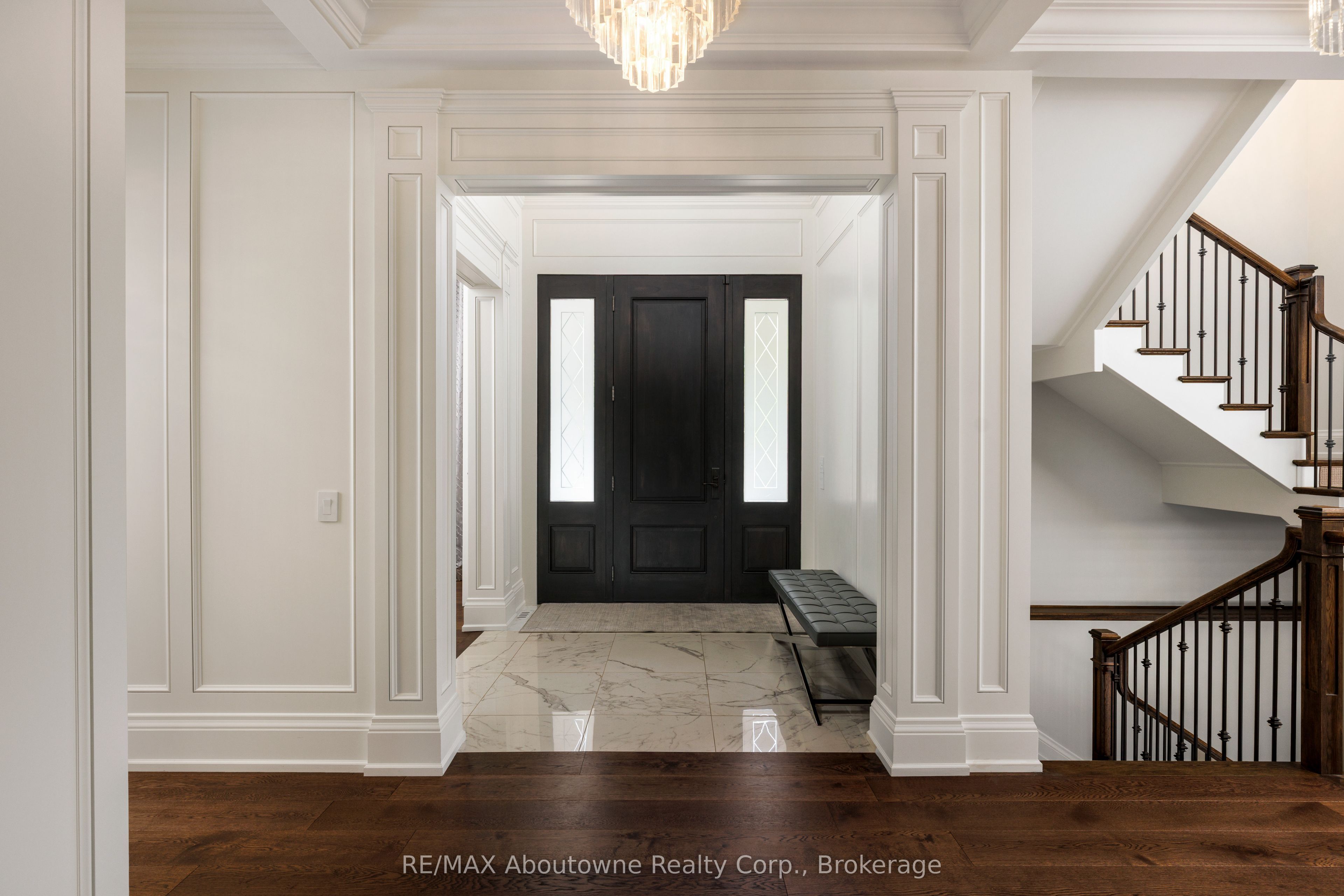 456 Lakeshore Road W Property Photo 6