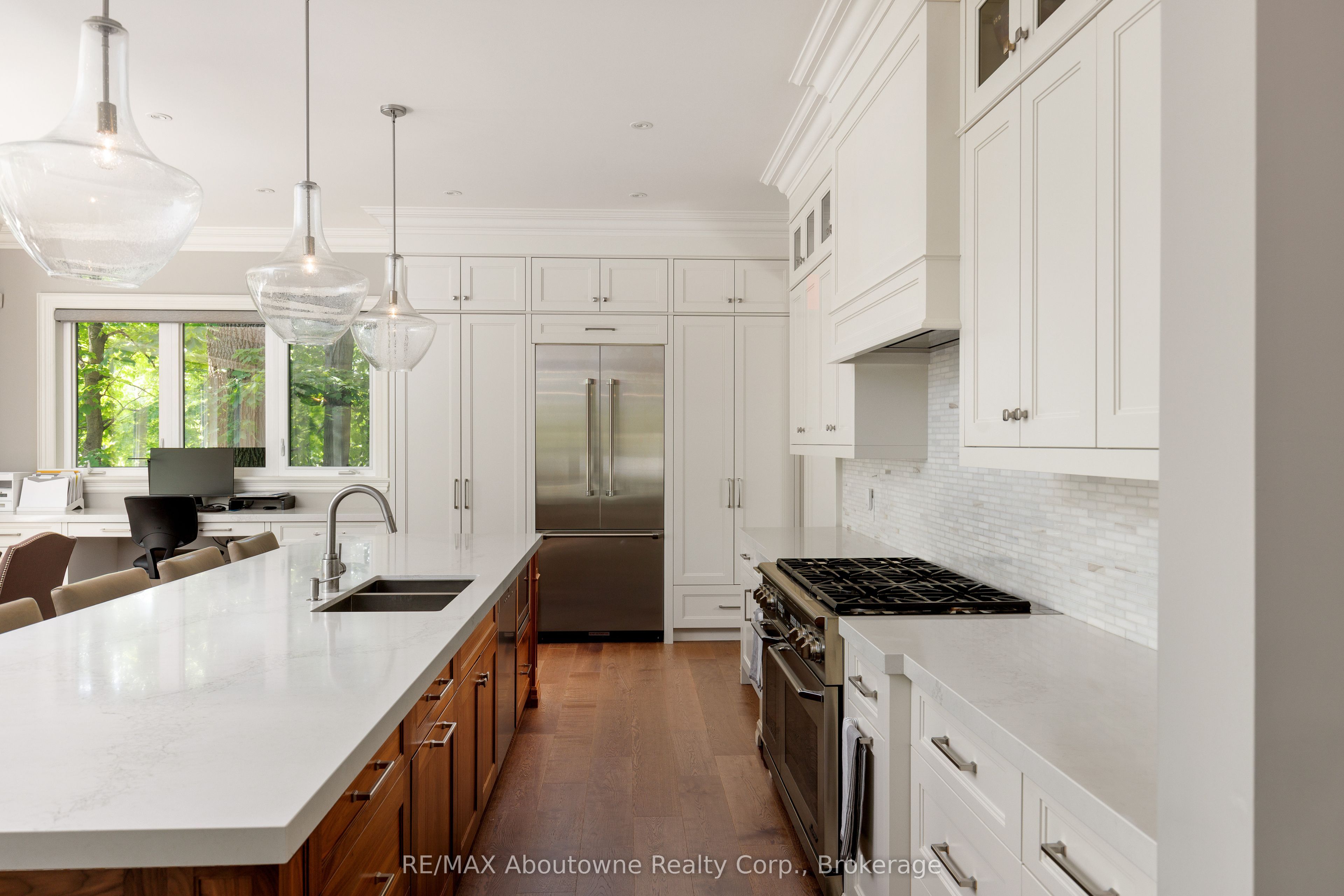 456 Lakeshore Road W Property Photo 9