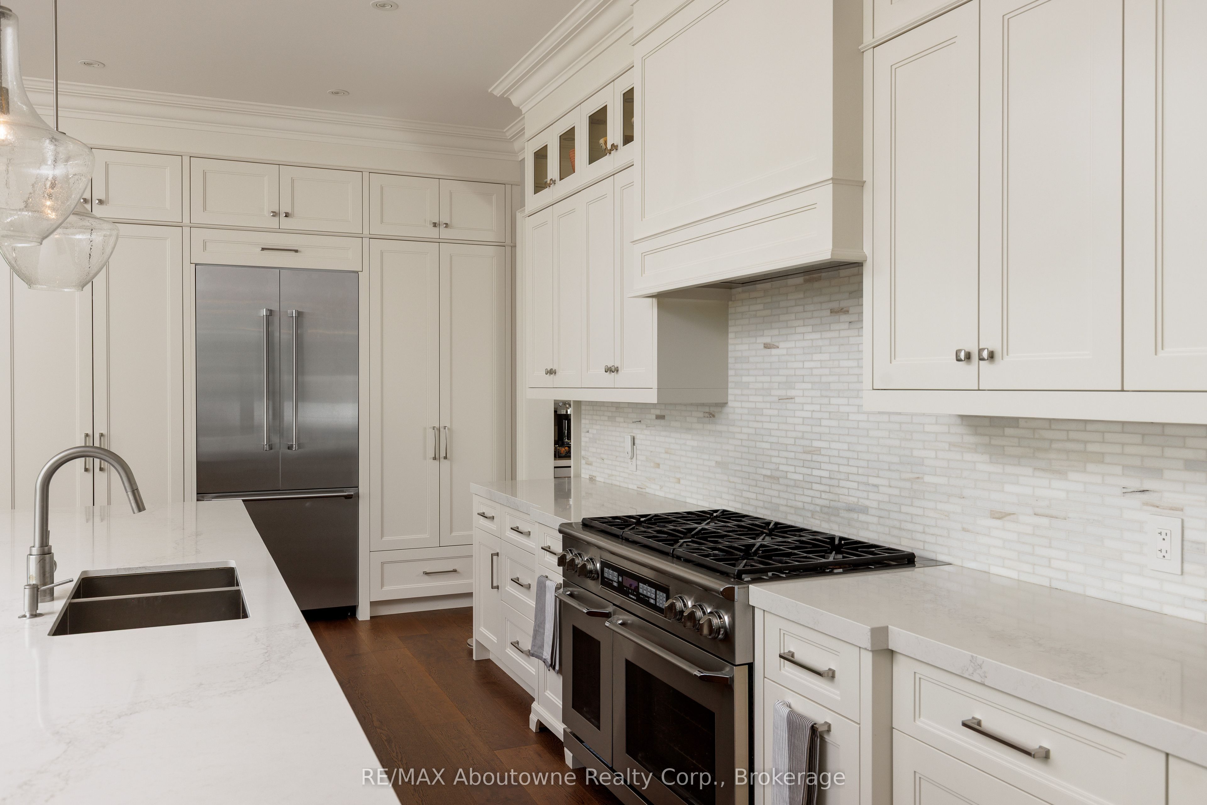 456 Lakeshore Road W Property Photo 10