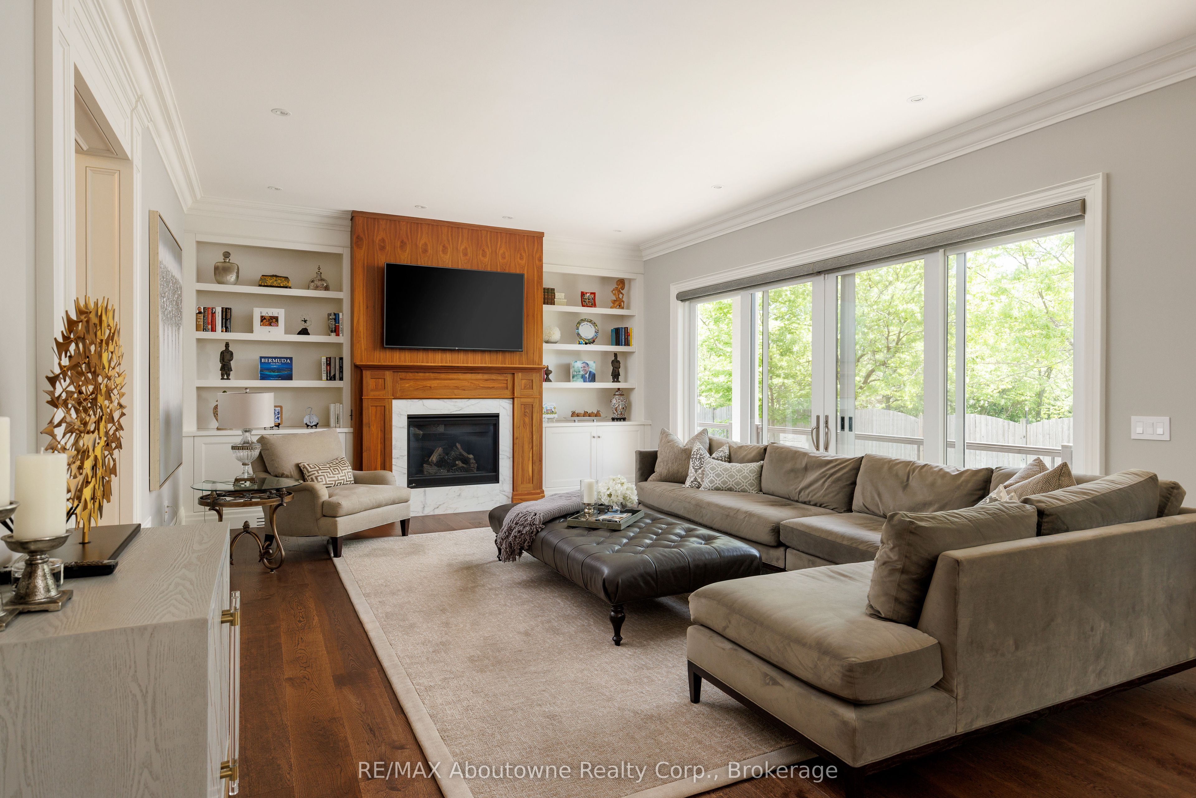 456 Lakeshore Road W Property Photo 13
