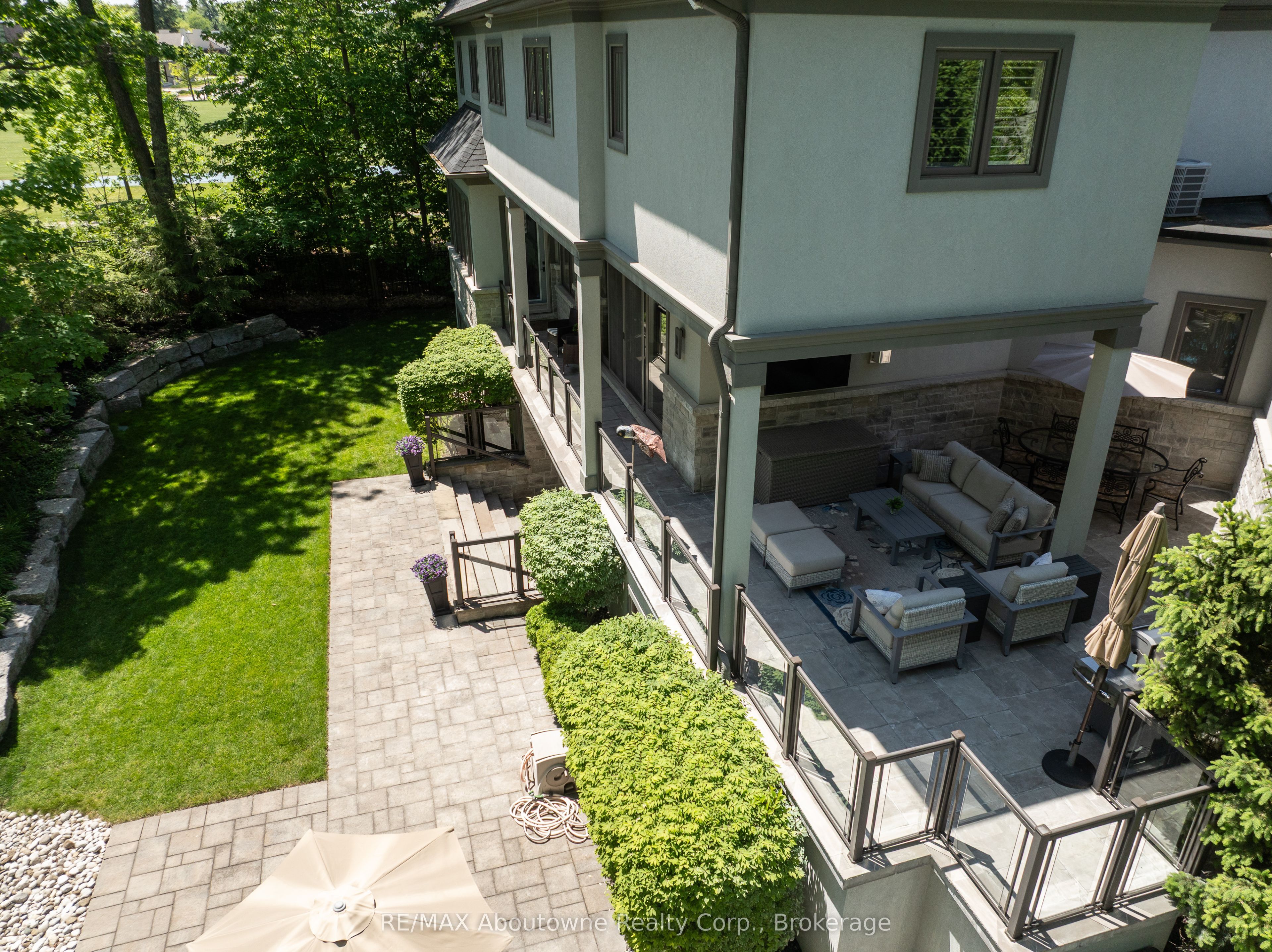 456 Lakeshore Road W Property Photo 18