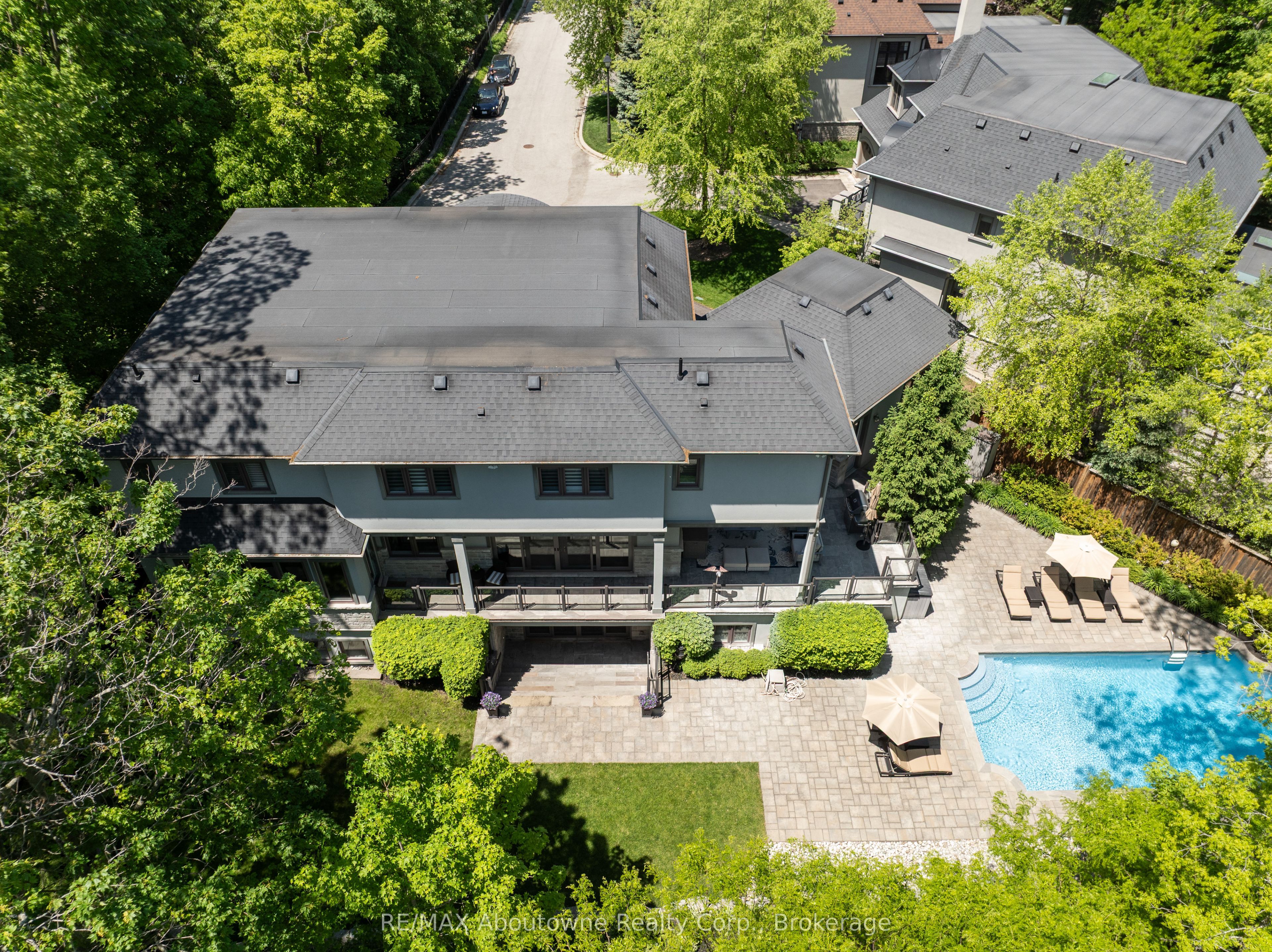 456 Lakeshore Road W Property Photo 19
