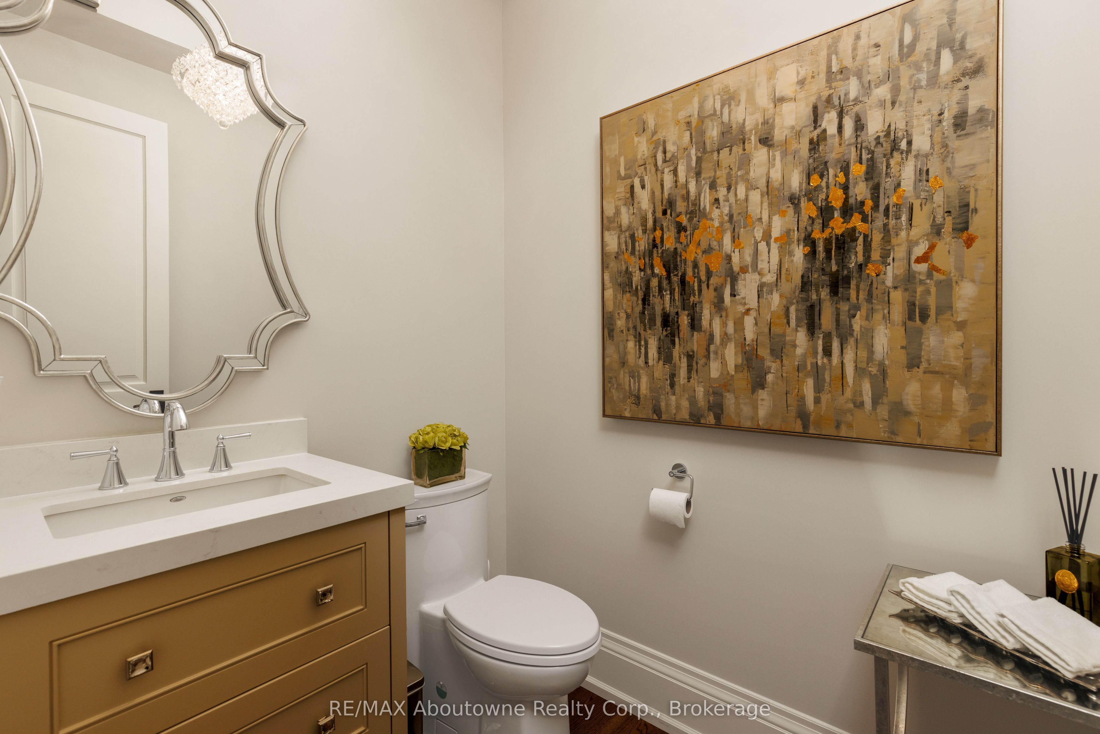 456 Lakeshore Road W Property Photo 20