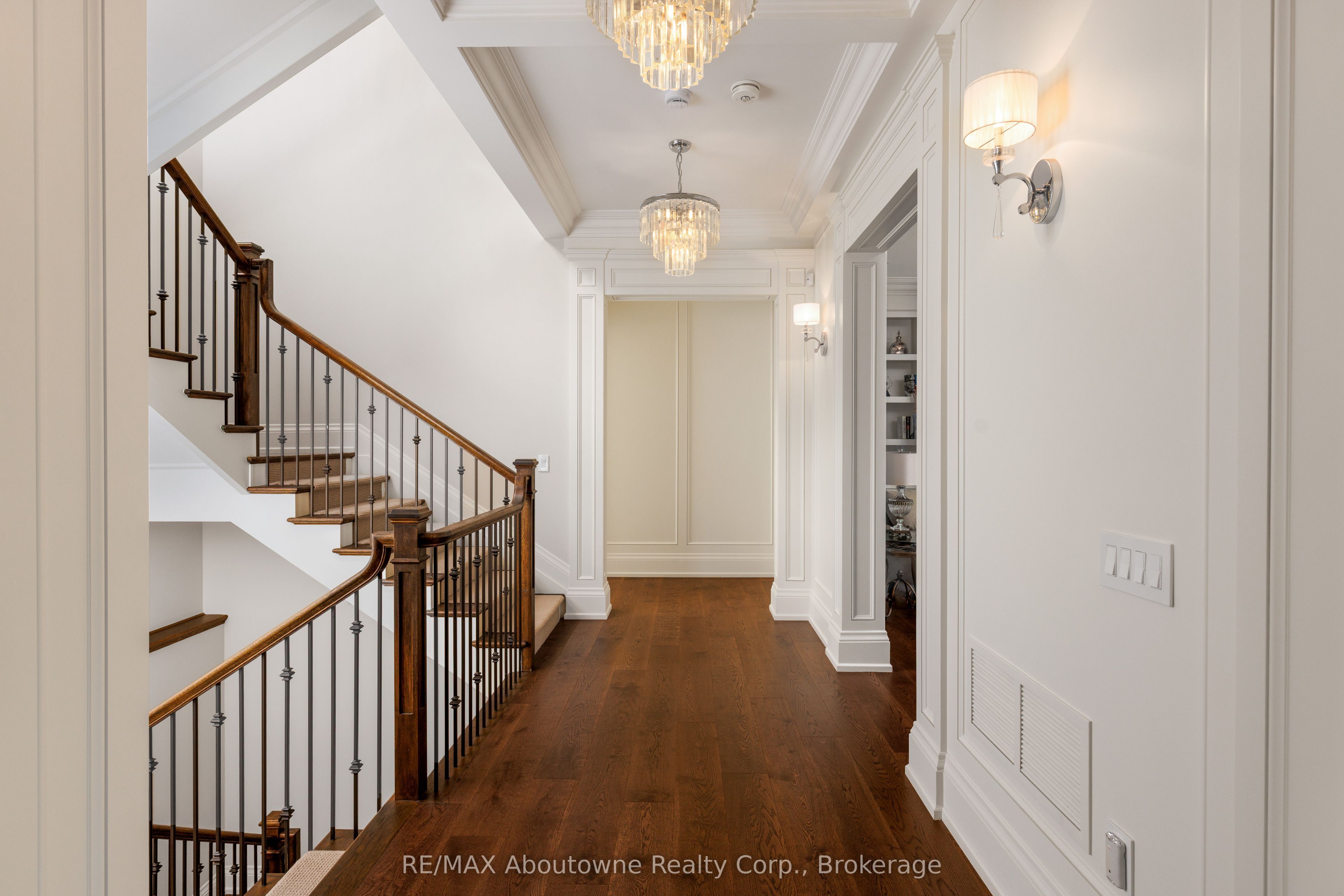 456 Lakeshore Road W Property Photo 21