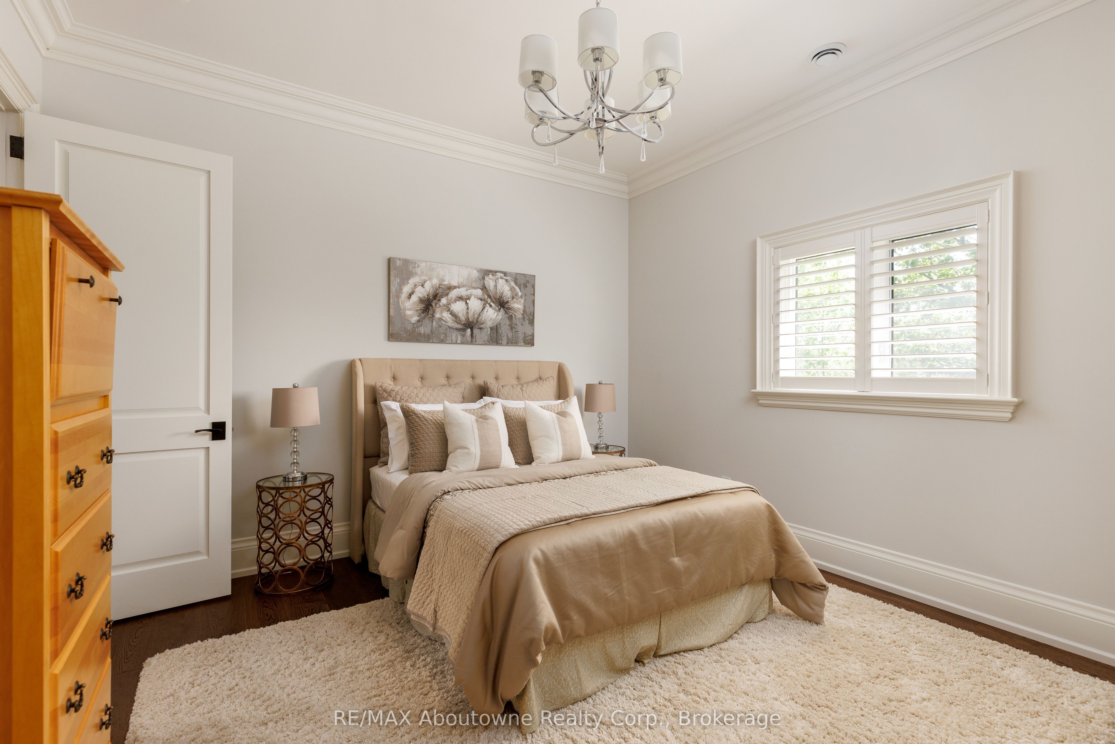 456 Lakeshore Road W Property Photo 31
