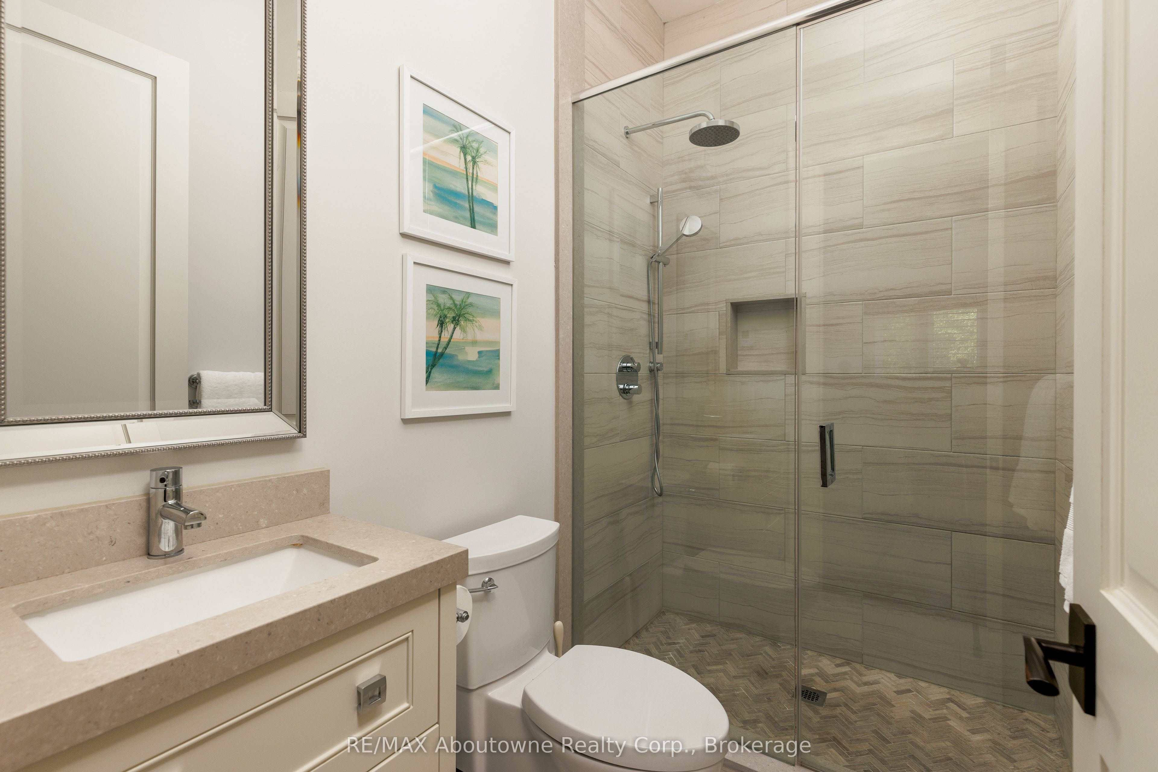 456 Lakeshore Road W Property Photo 34