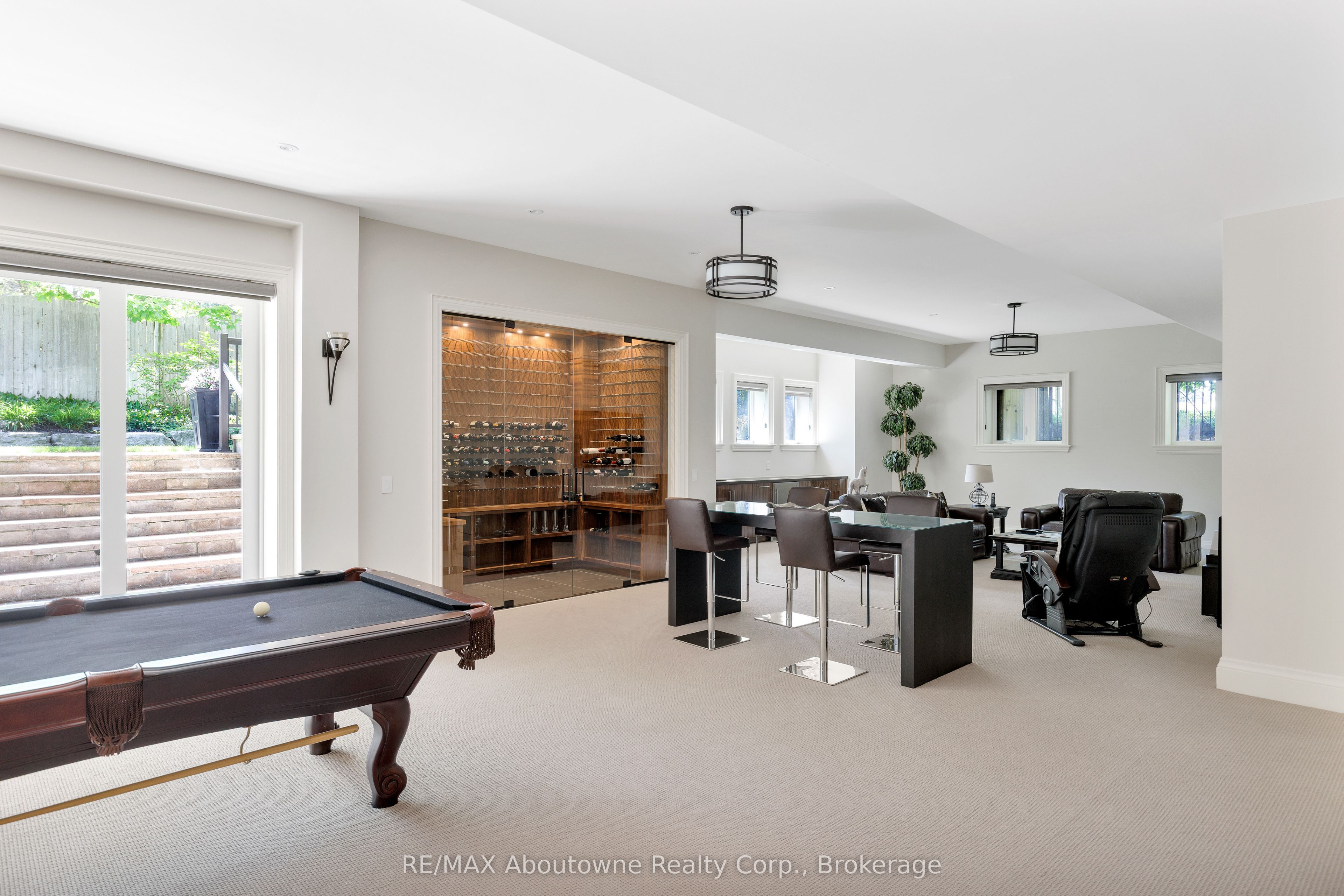 456 Lakeshore Road W Property Photo 35