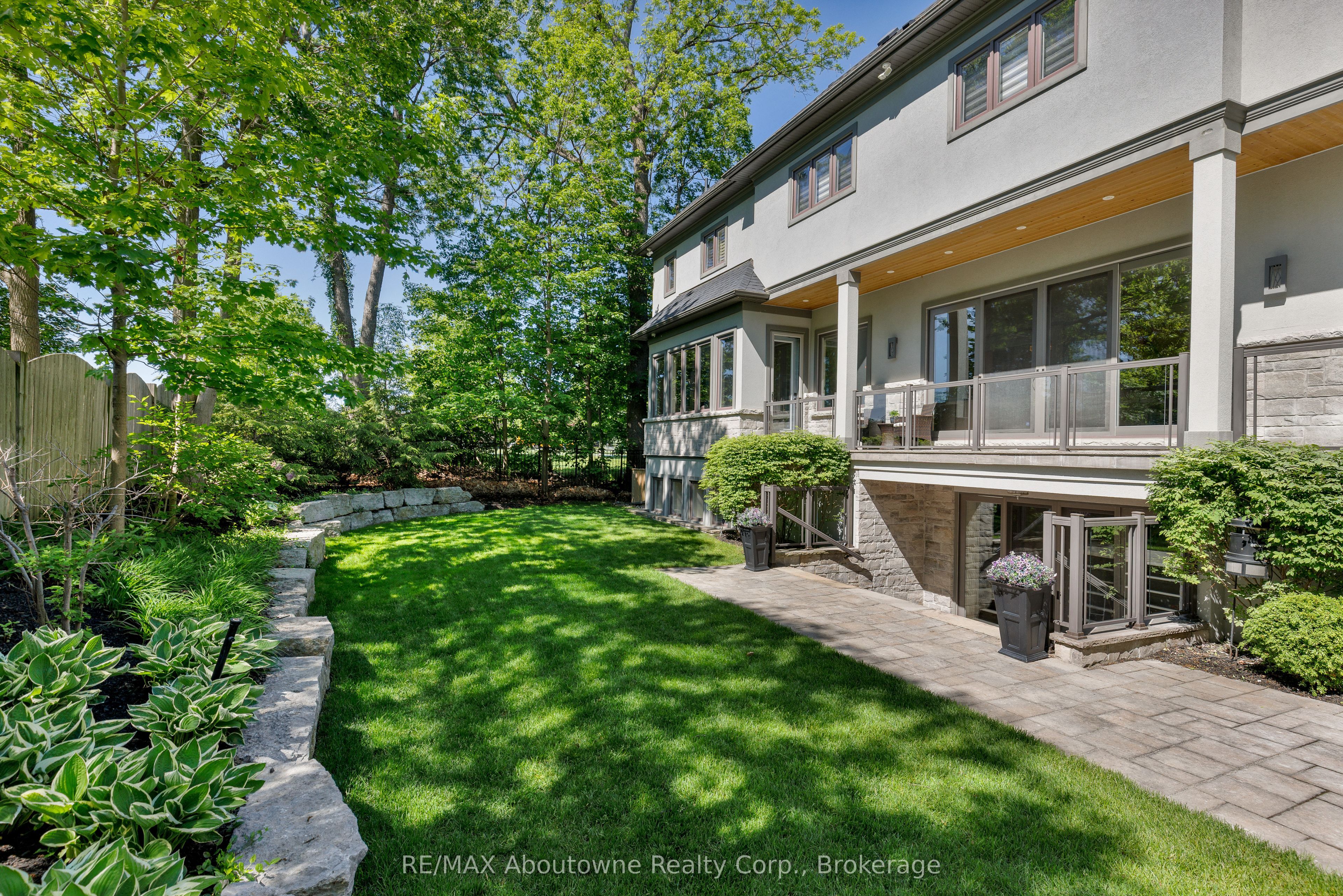 456 Lakeshore Road W Property Photo 45