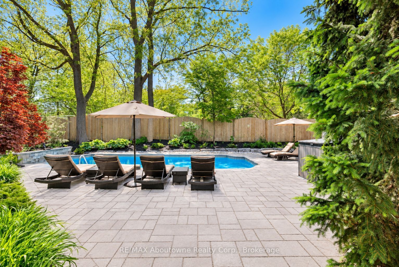 456 Lakeshore Road W Property Photo 47
