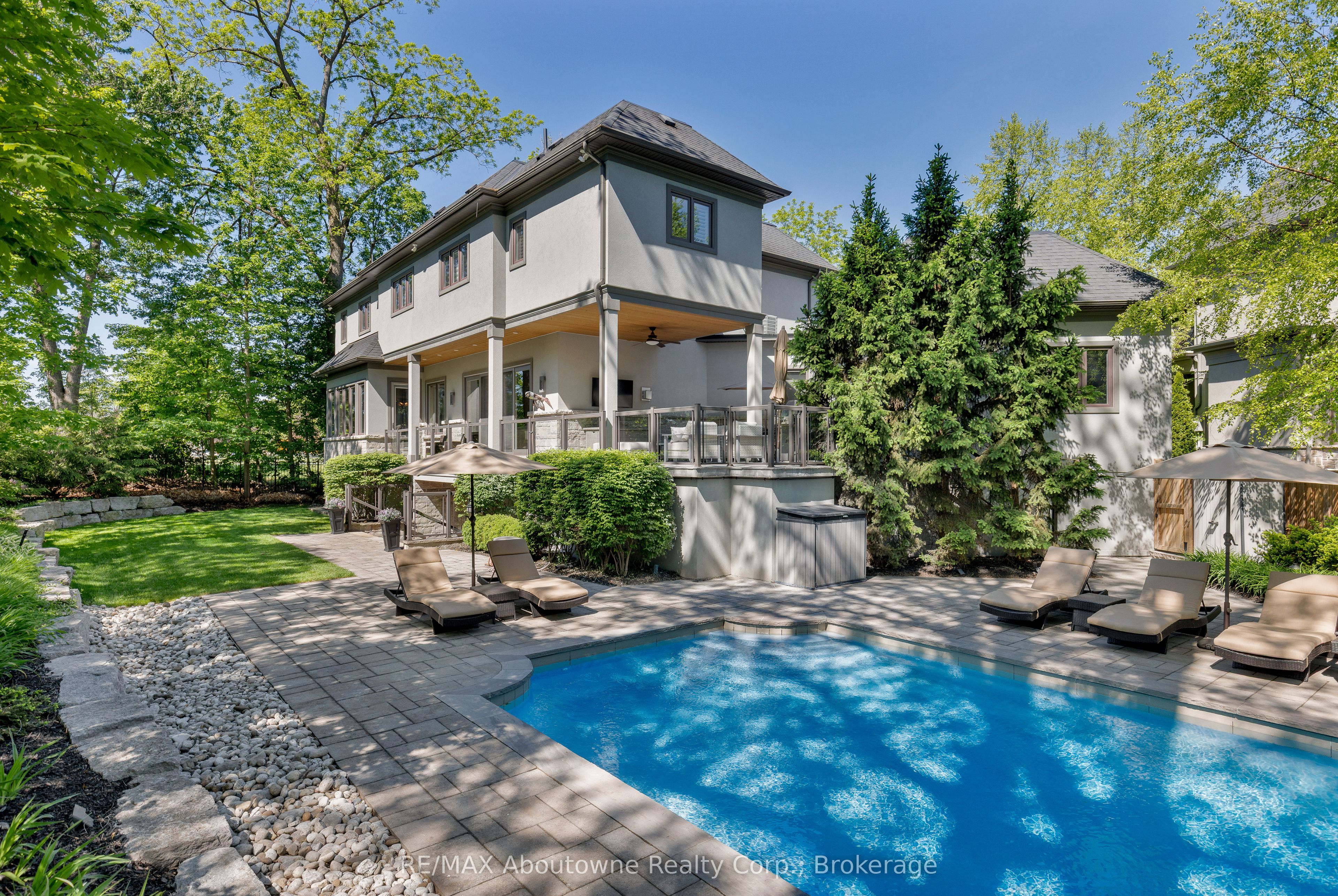 456 Lakeshore Road W Property Photo 48