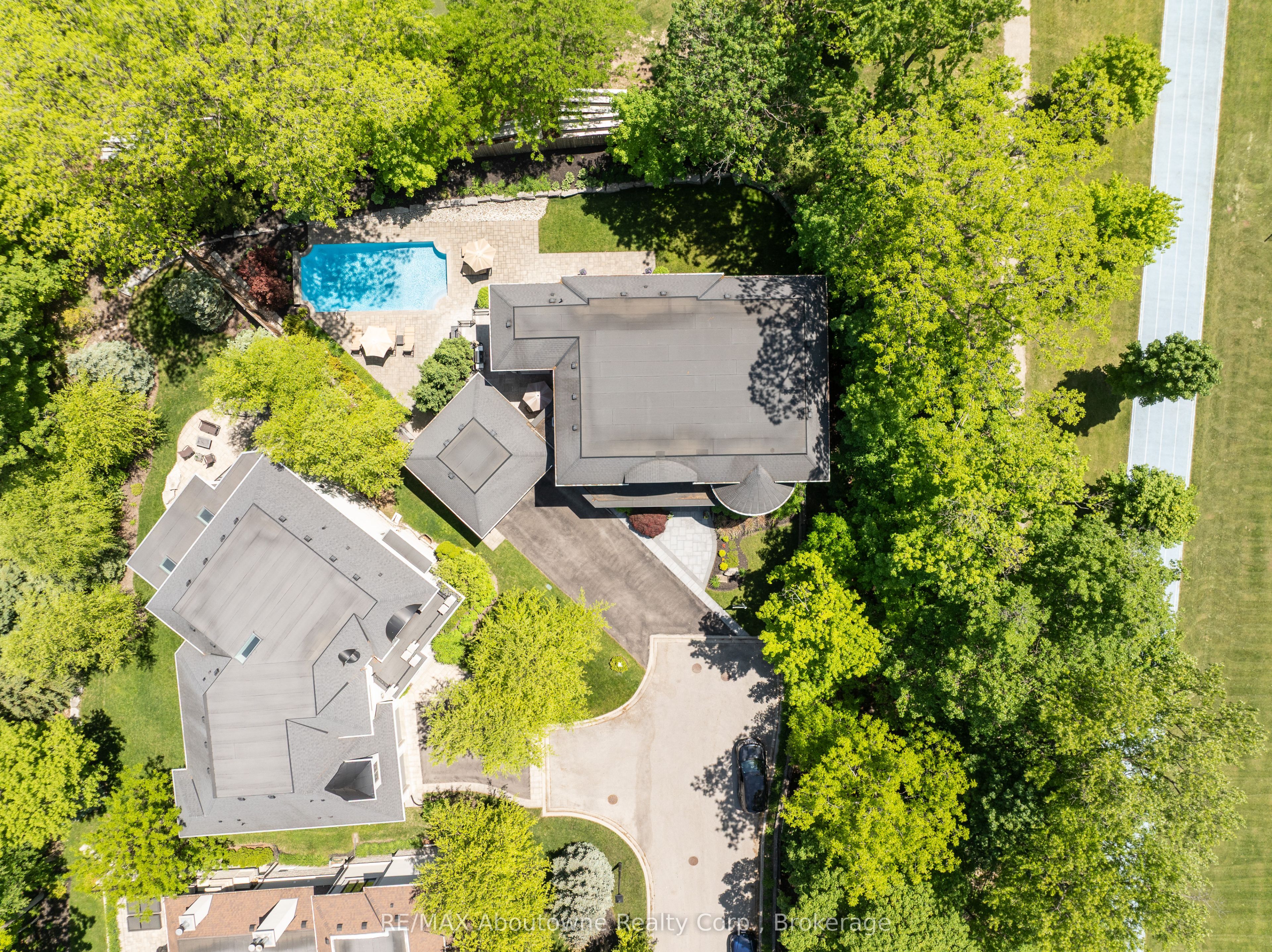 456 Lakeshore Road W Property Photo 50