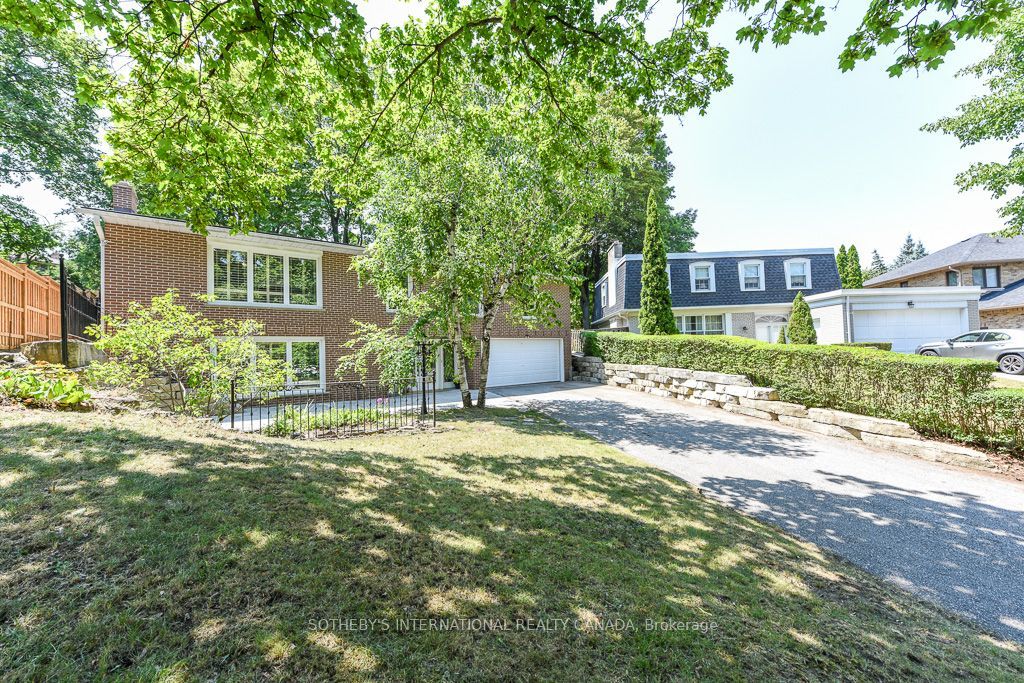 31 Queensborough Crescent Property Photo 2