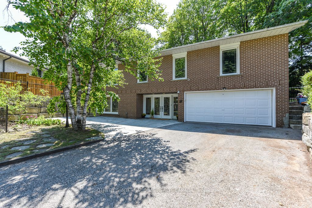 31 Queensborough Crescent Property Photo 3