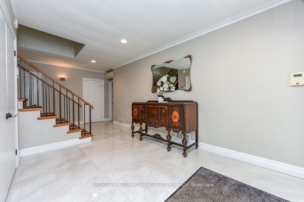 31 Queensborough Crescent Property Photo 8