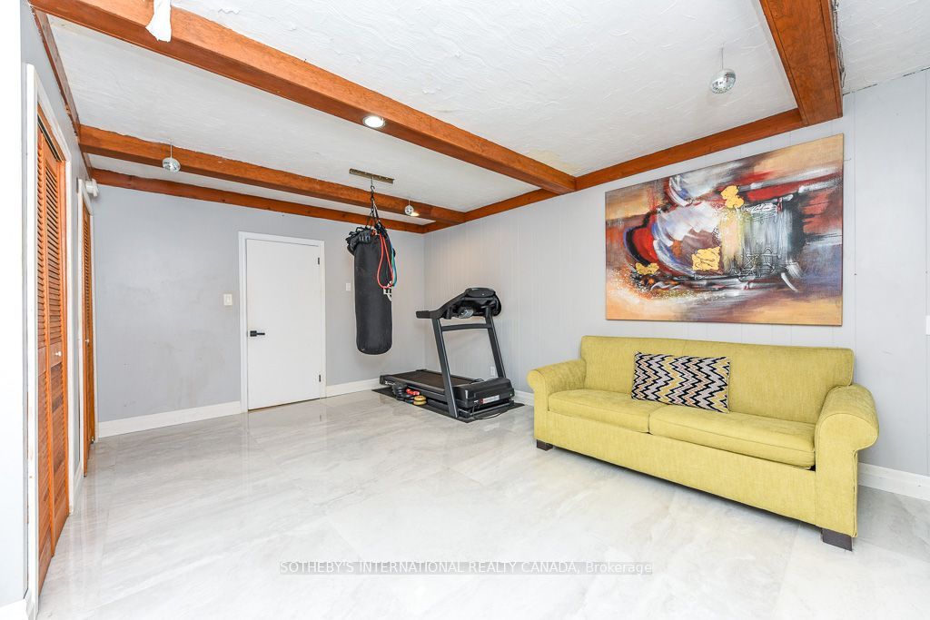 31 Queensborough Crescent Property Photo 14