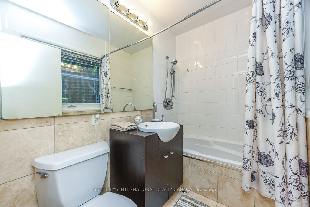 31 Queensborough Crescent Property Photo 28