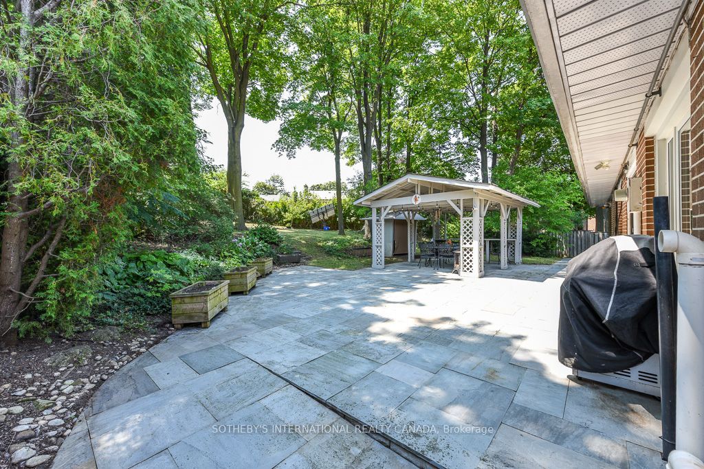31 Queensborough Crescent Property Photo 33