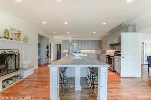 16 Ennisclare Drive W Property Photo 4