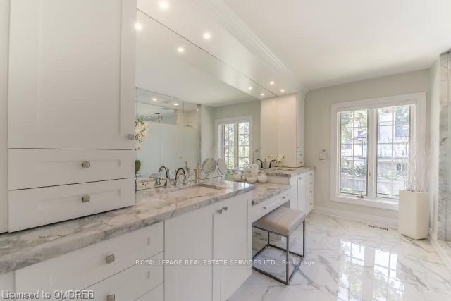 16 Ennisclare Drive W Property Photo 15