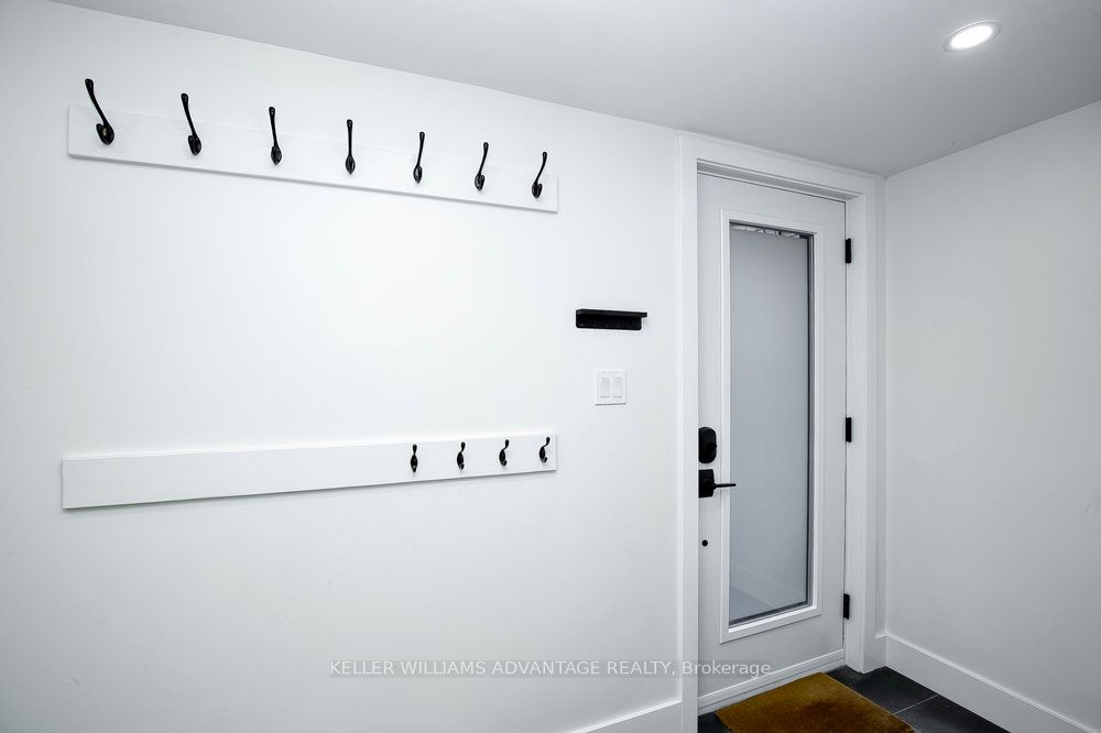 325 Perth Avenue Lower Property Photo 6