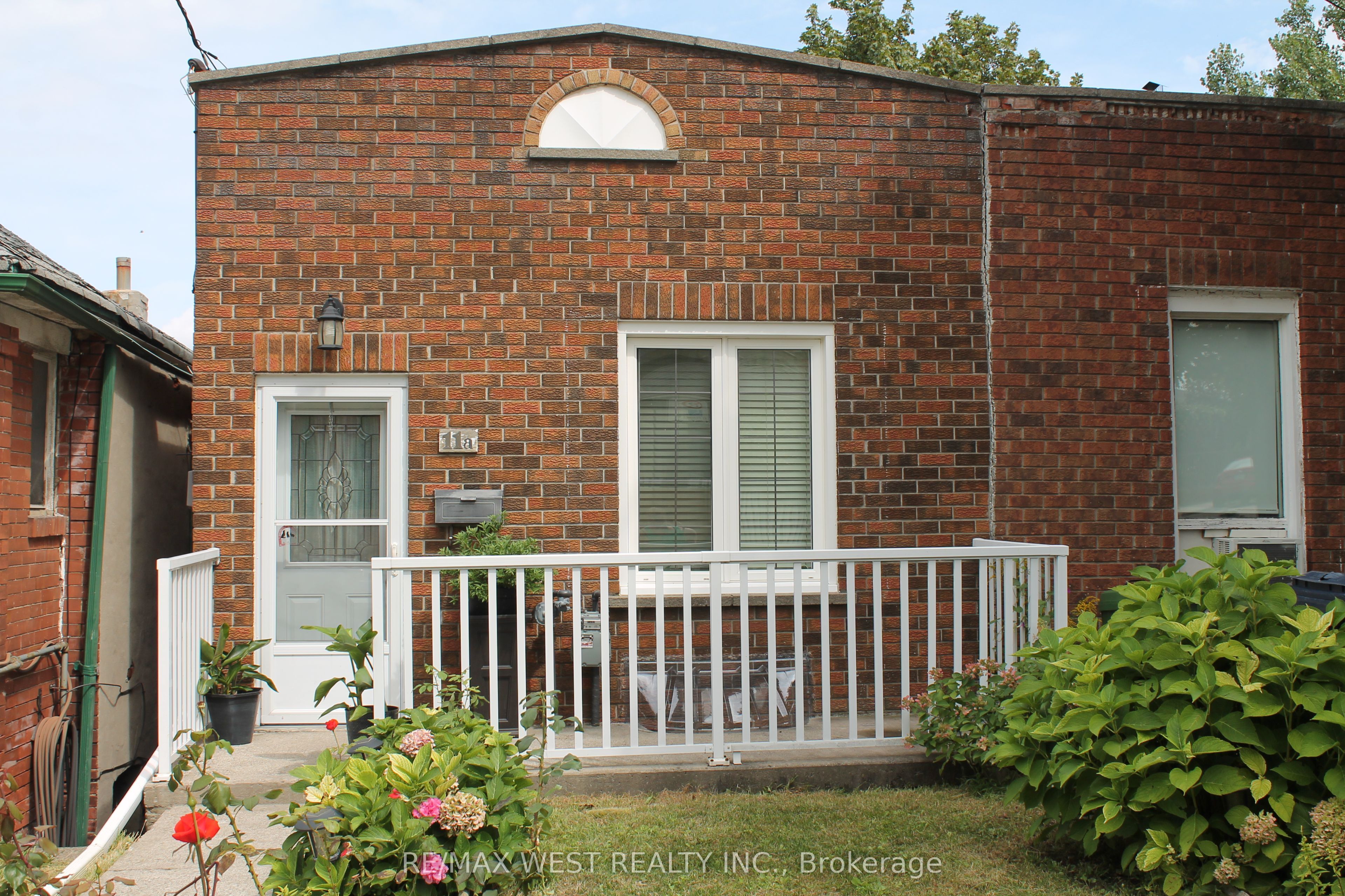 11A Woodcroft Crescent