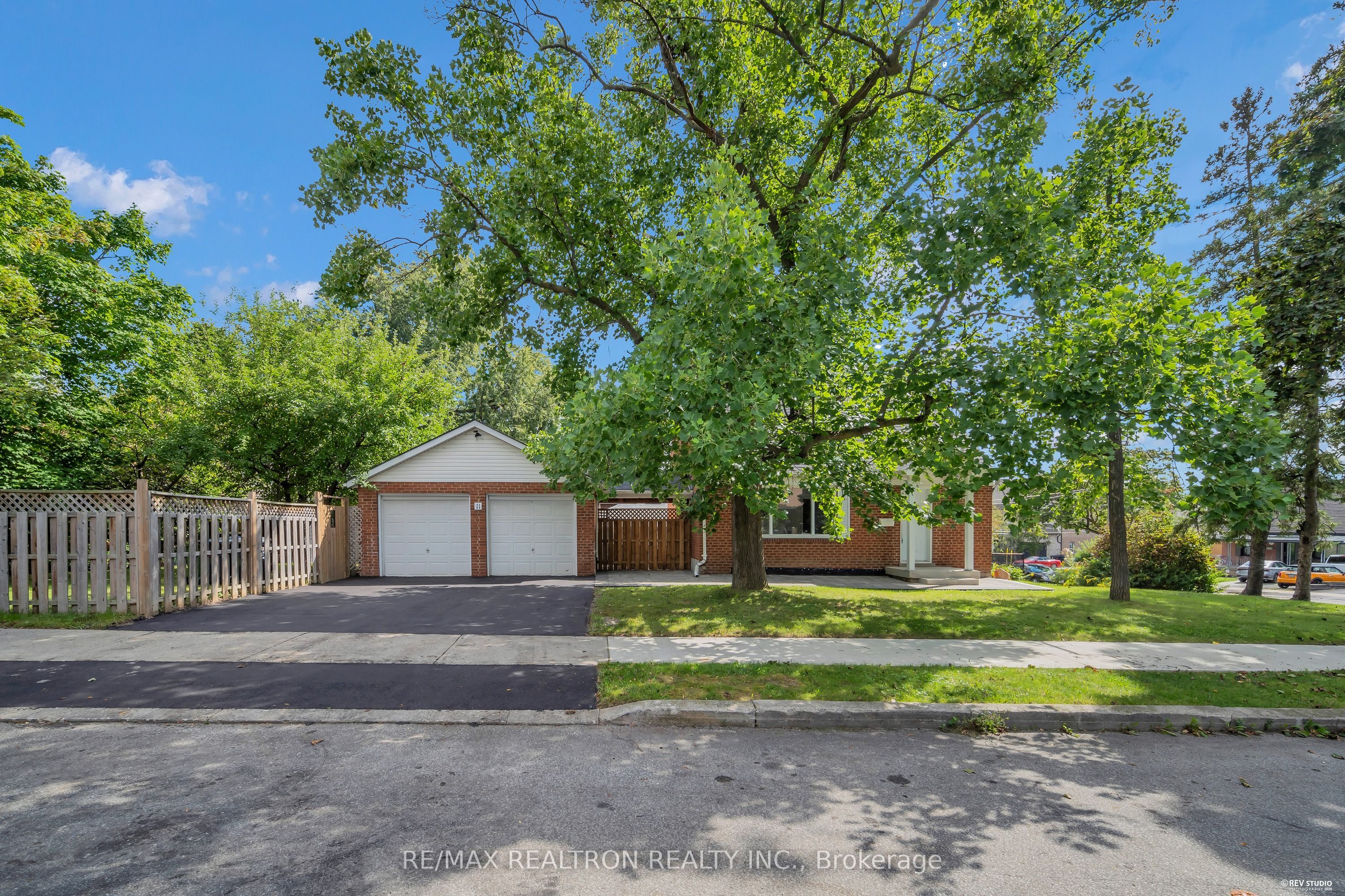 11 Harrow Drive