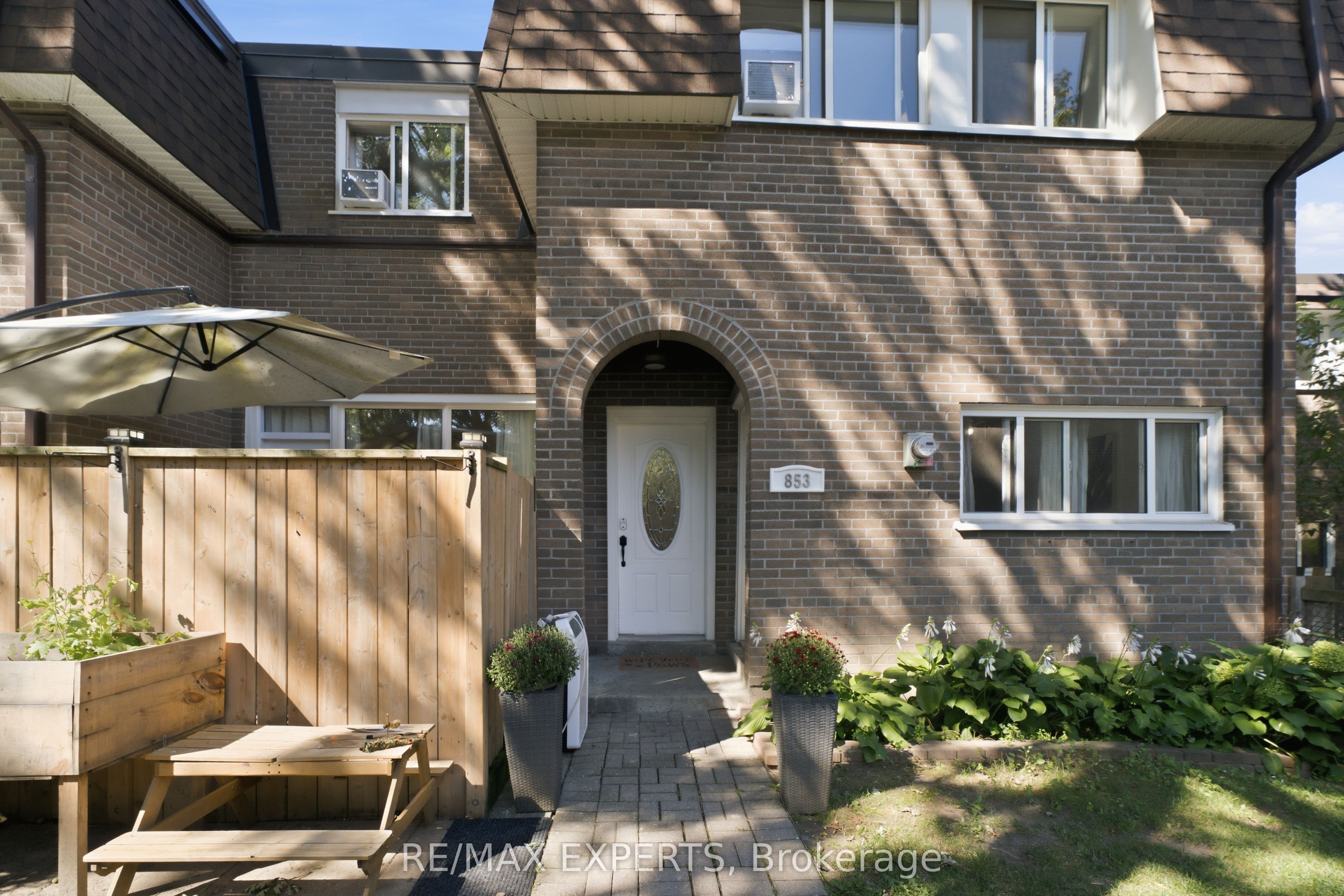 30 Tandridge Crescent 853 Property Photo 3