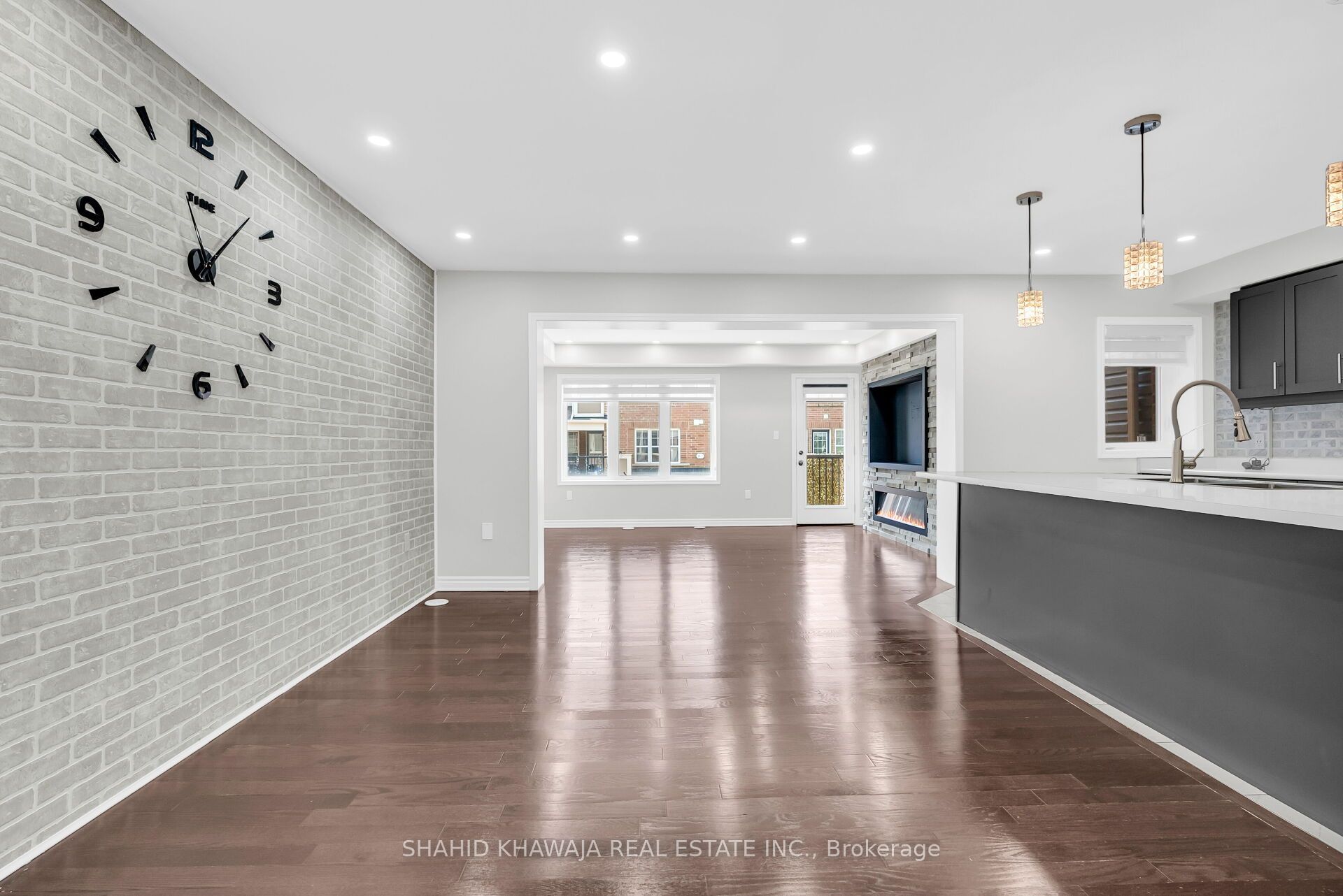 1000 Asleton Boulevard 87 Property Photo 10
