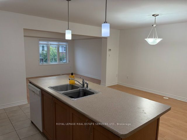 1625 Gainer Crescent Property Photo 8