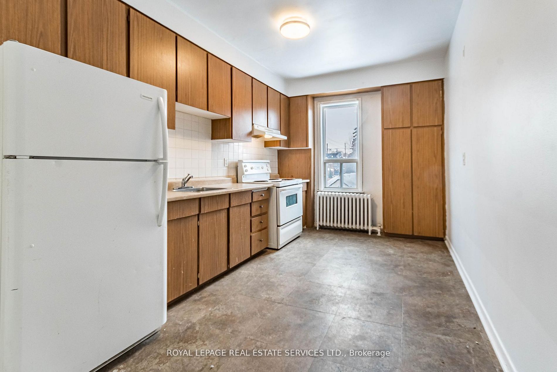 1160 Dufferin Street Property Photo 3