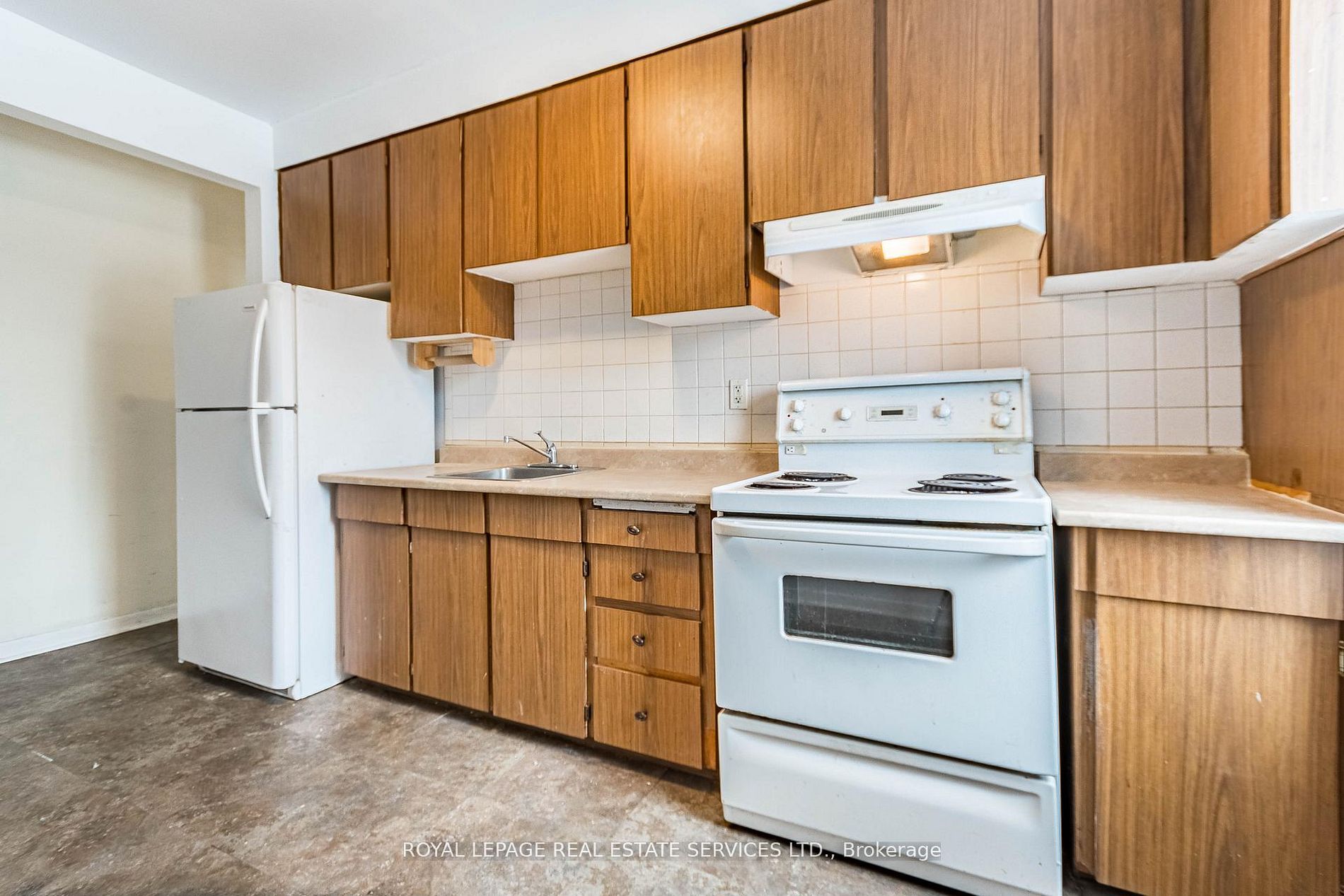 1160 Dufferin Street Property Photo 4