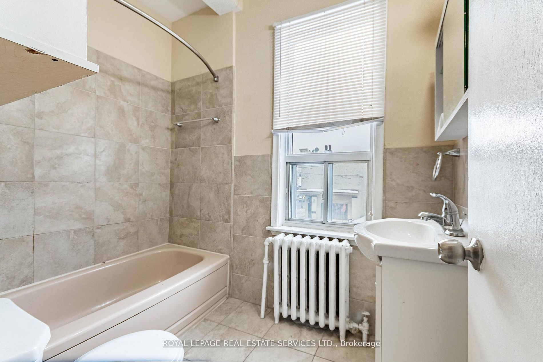 1160 Dufferin Street Property Photo 9