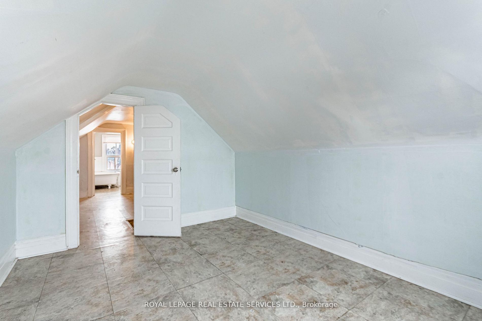 1160 Dufferin Street Property Photo 10