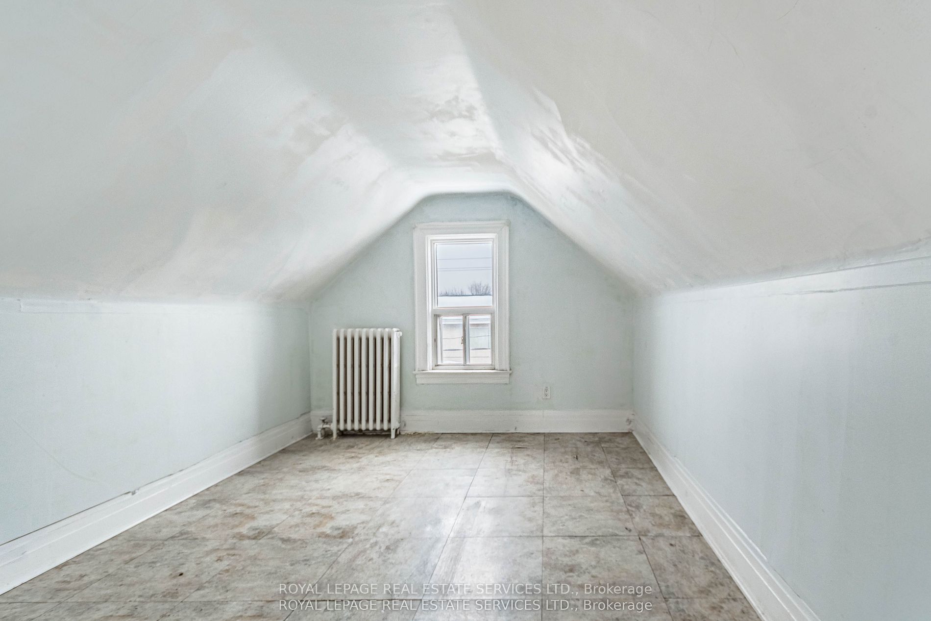 1160 Dufferin Street Property Photo 11