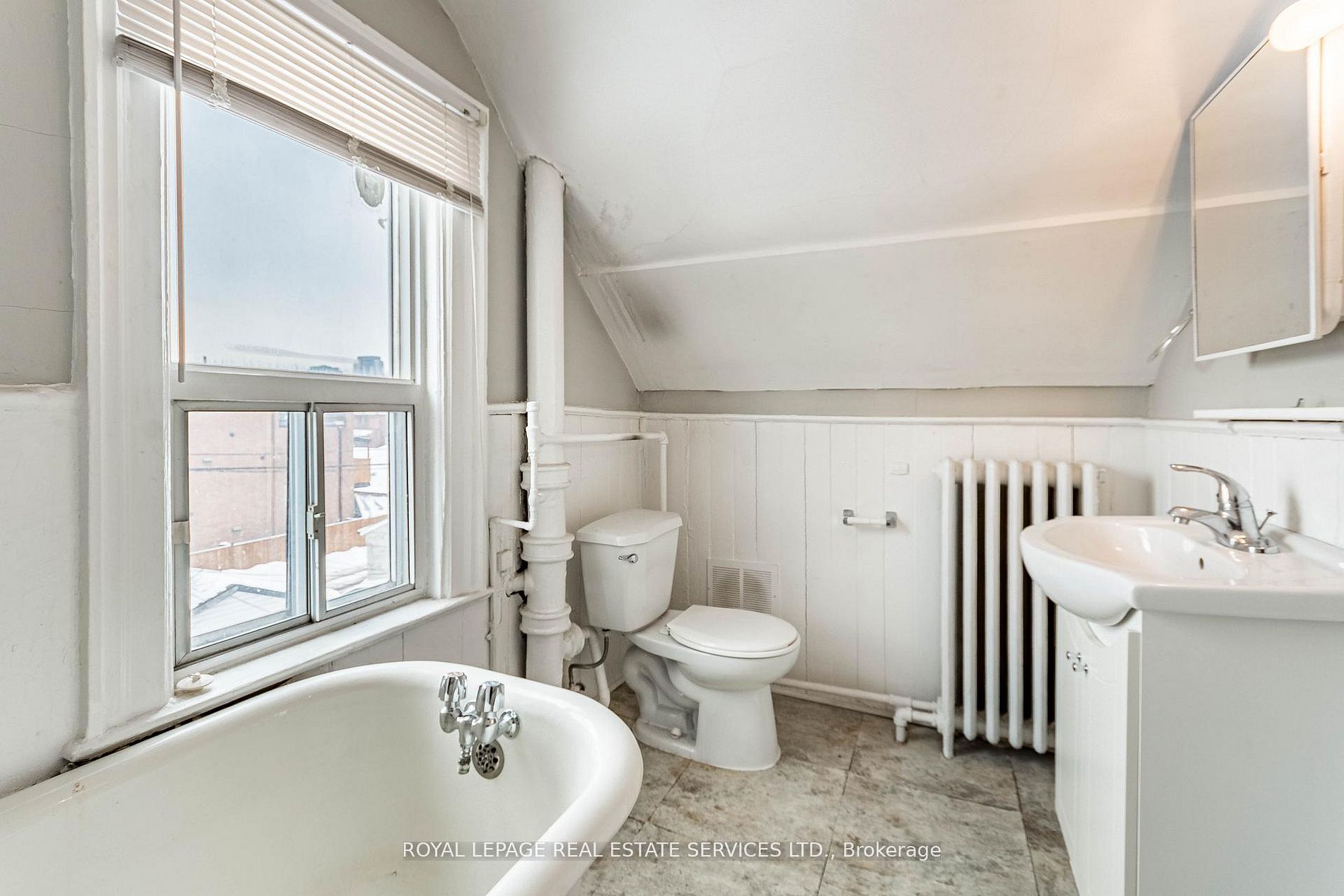 1160 Dufferin Street Property Photo 12