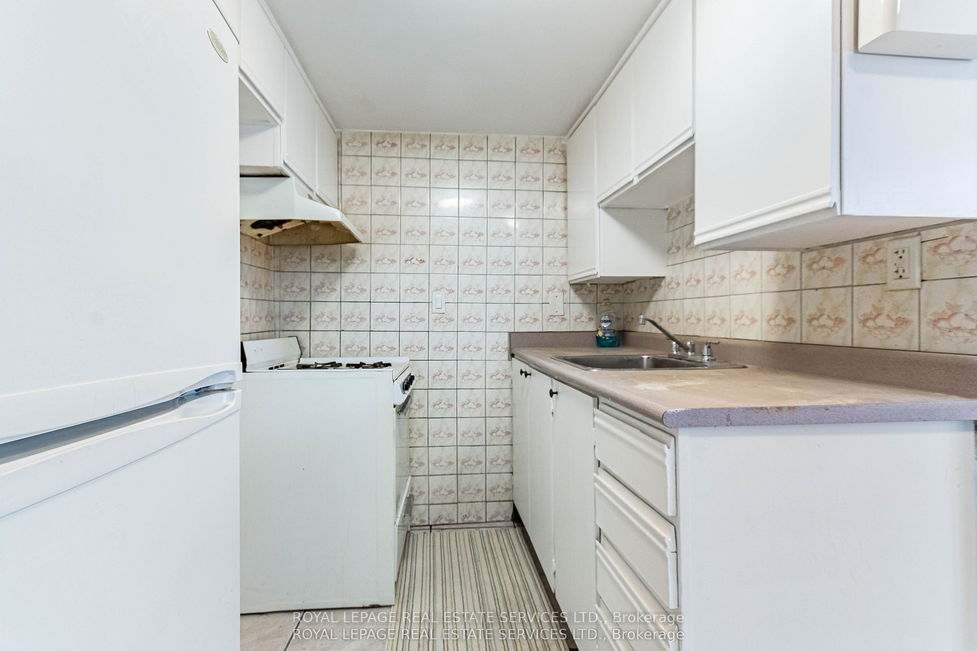 1160 Dufferin Street Property Photo 13
