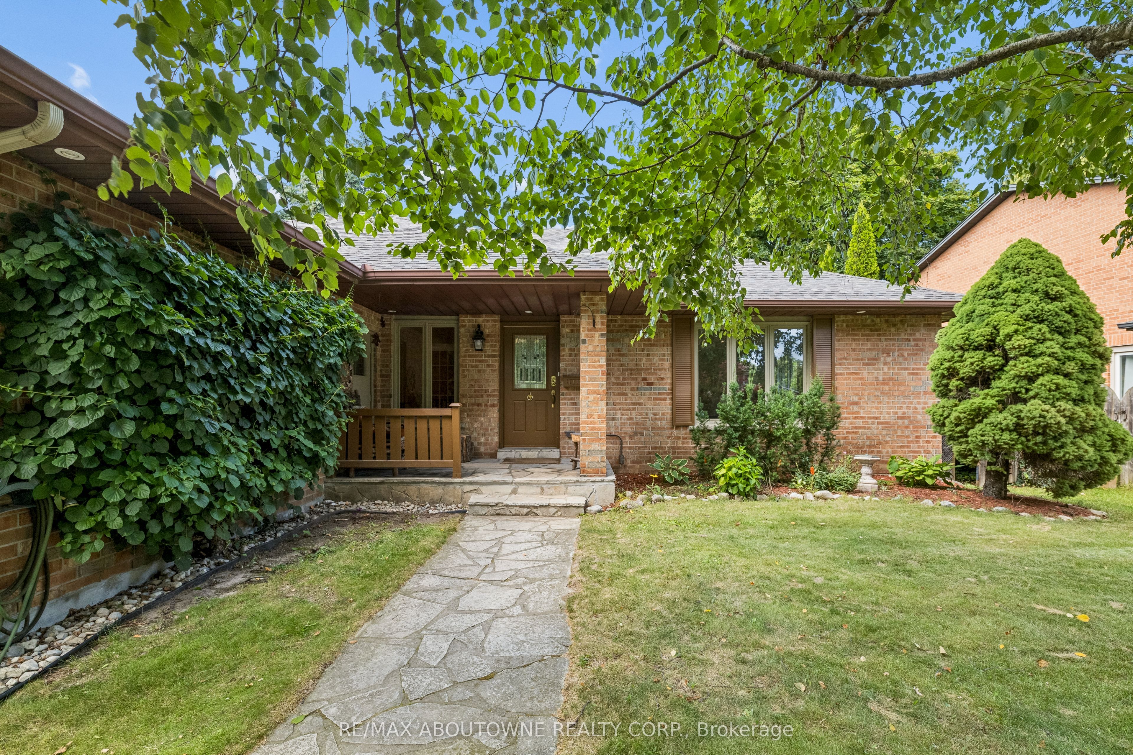 2285 Dunedin Road Property Photo 4