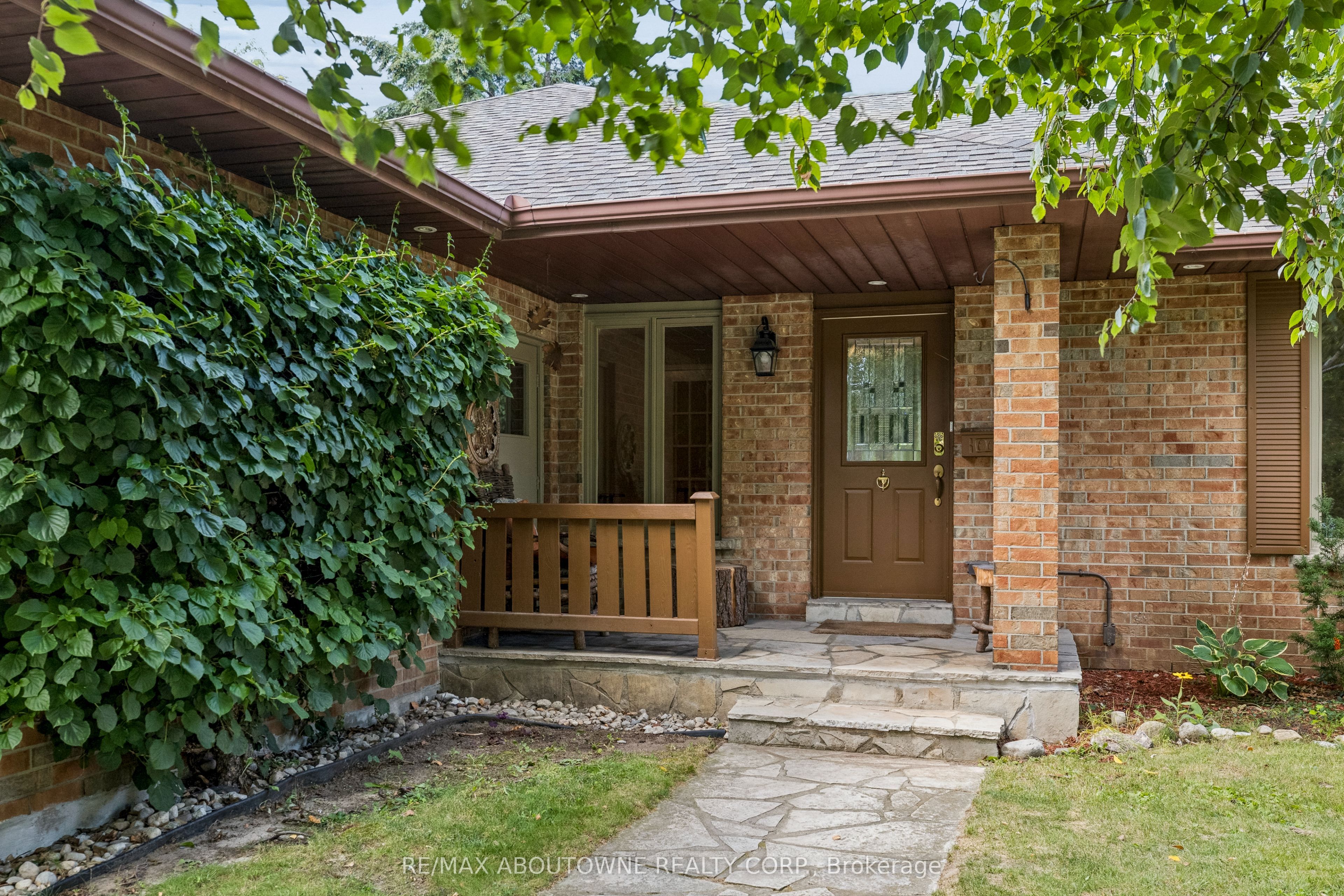 2285 Dunedin Road Property Photo 5