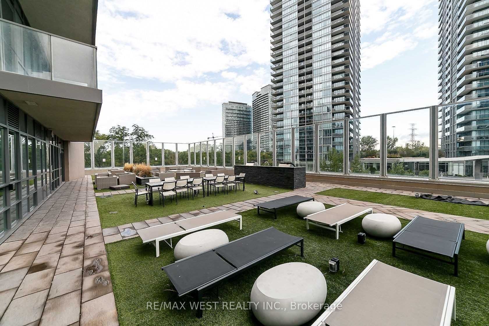 36 Park Lawn Road 2107 Property Photo 8
