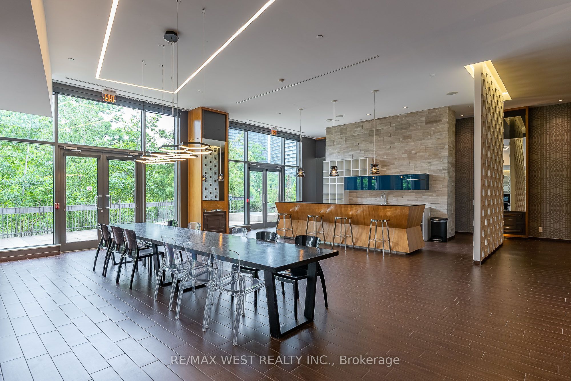 36 Park Lawn Road 2107 Property Photo 13