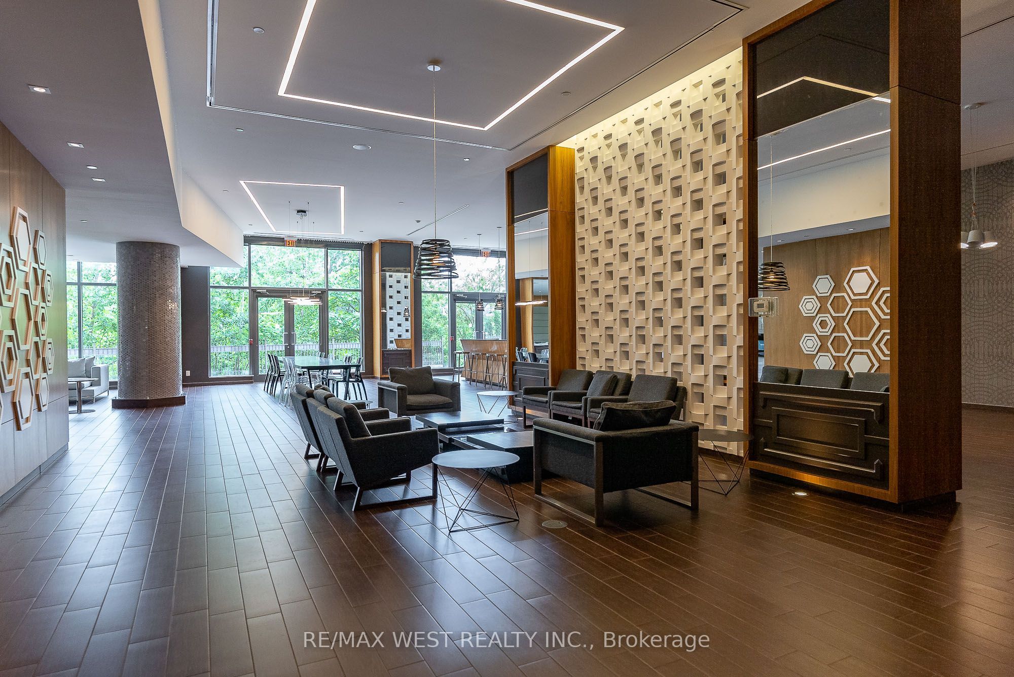 36 Park Lawn Road 2107 Property Photo 14