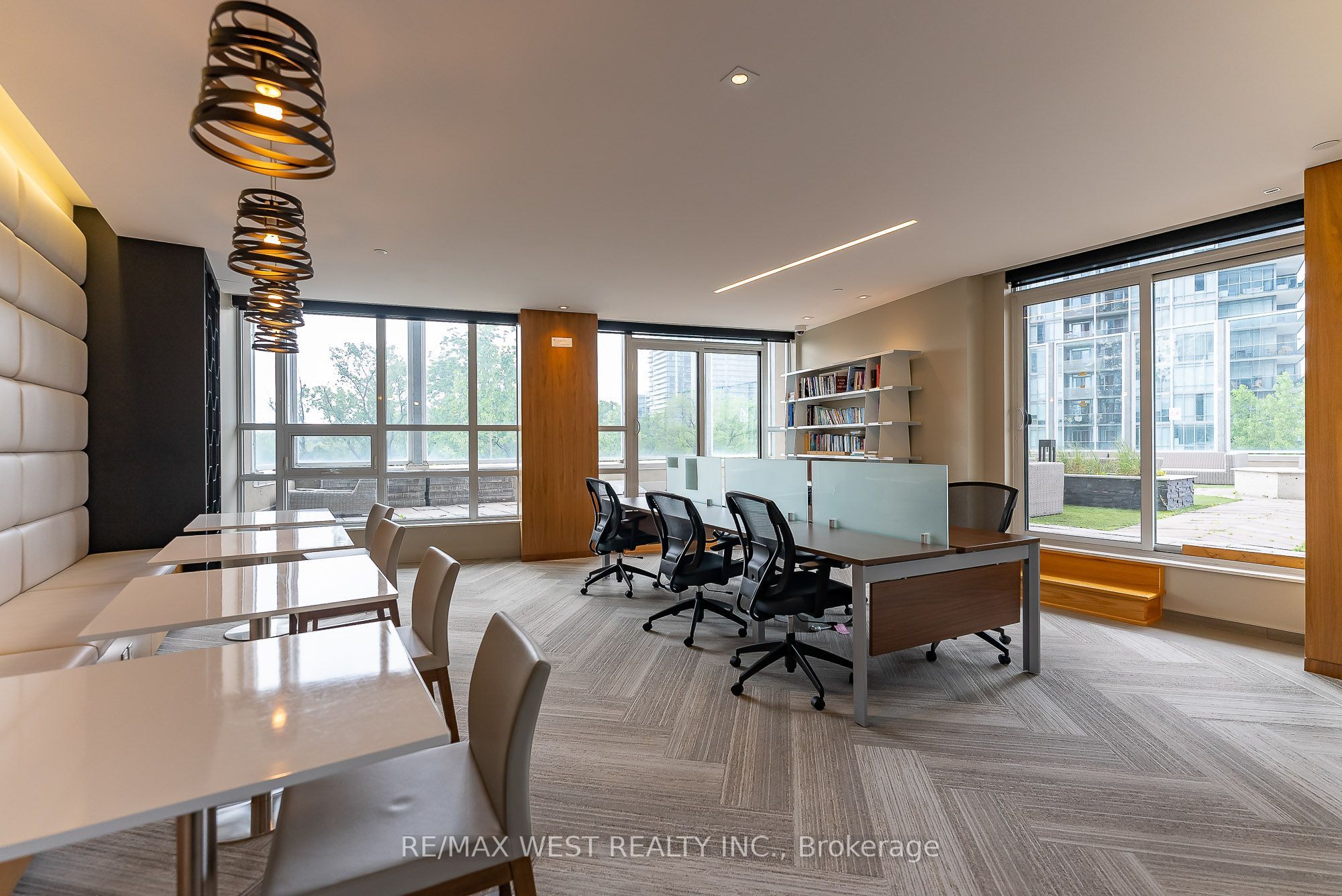 36 Park Lawn Road 2107 Property Photo 15