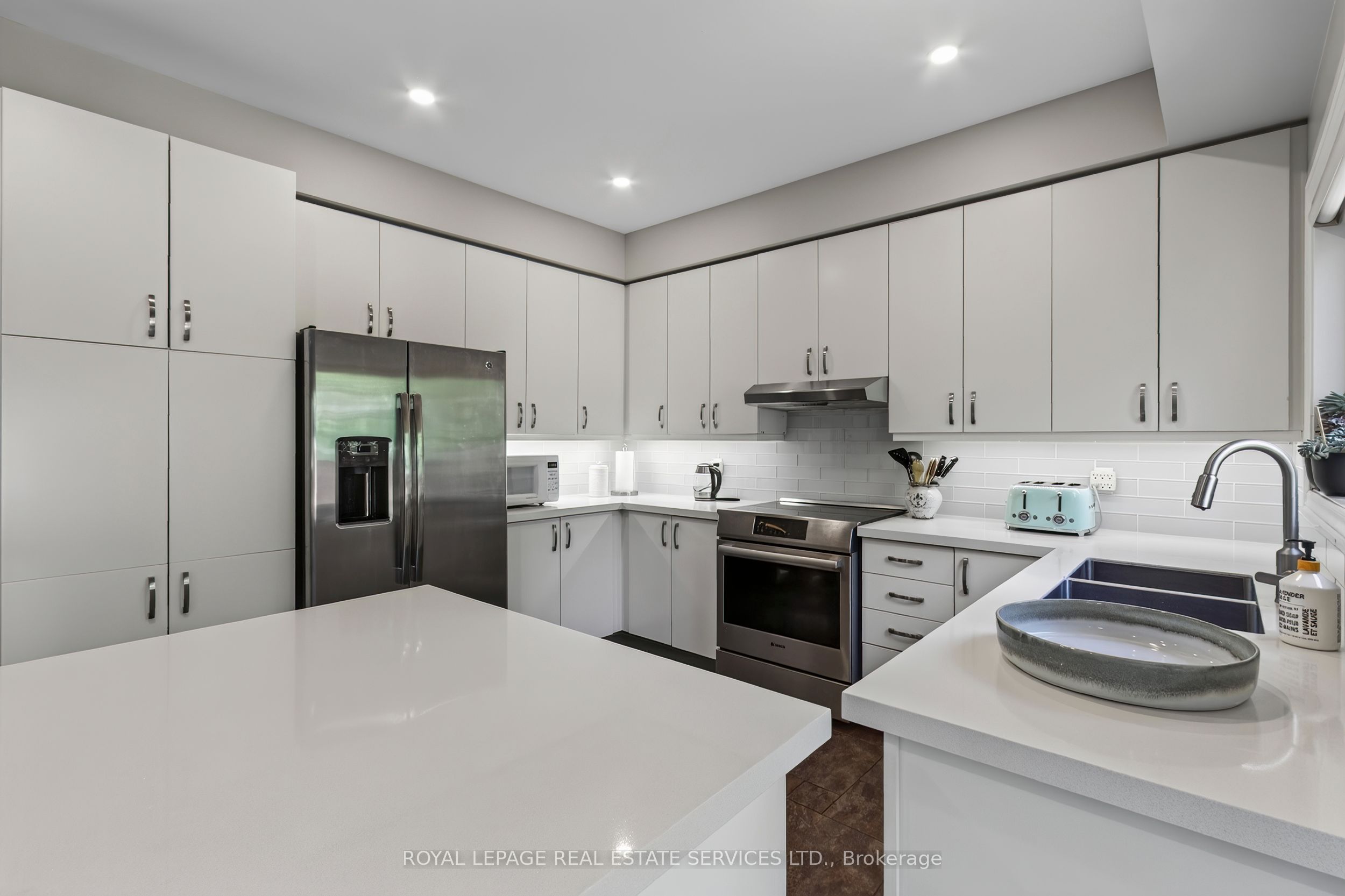 2329 Glenfield Road Property Photo 17