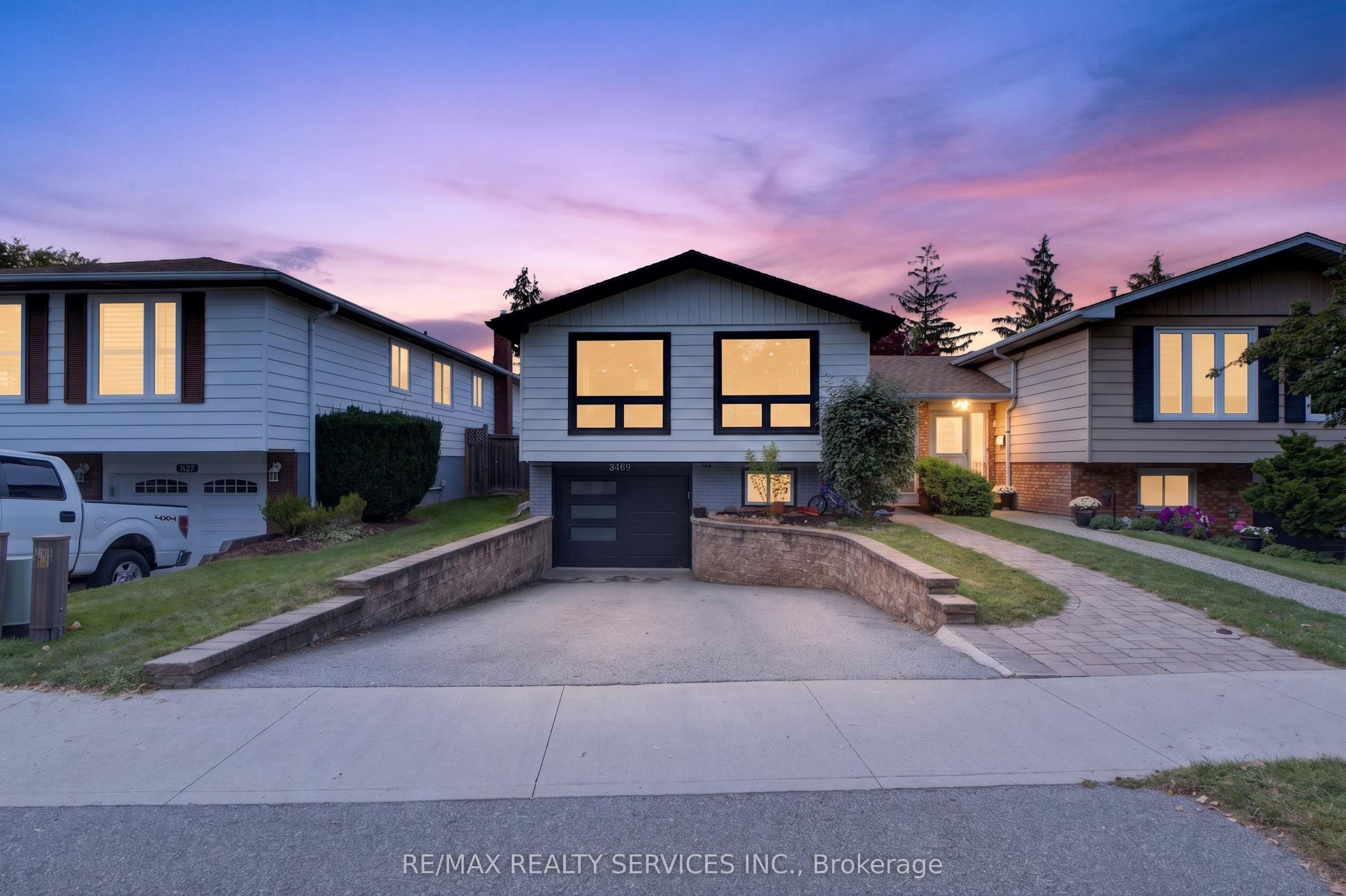 3469 Caplan Crescent