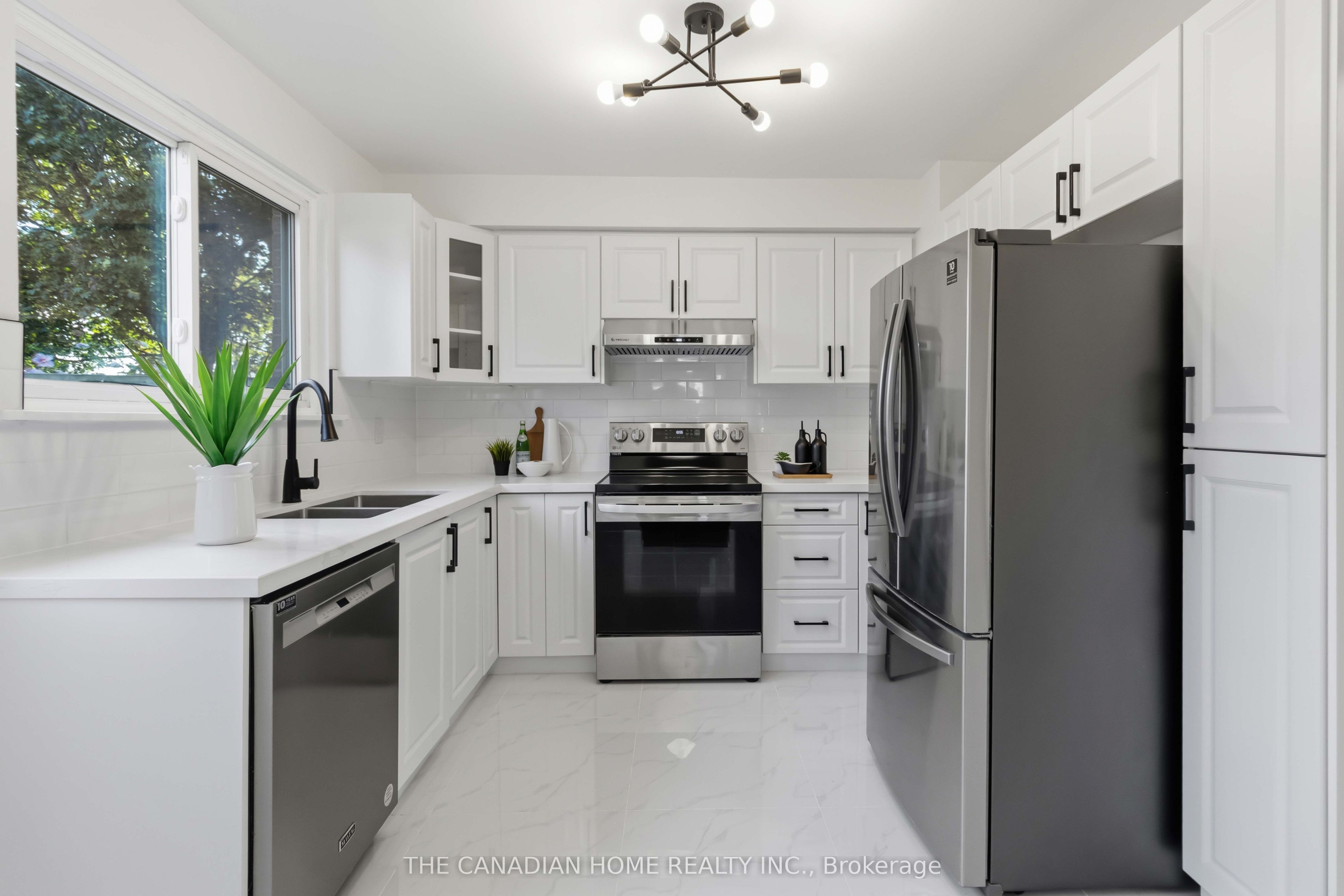 80 Flamingo Crescent Property Photo 6