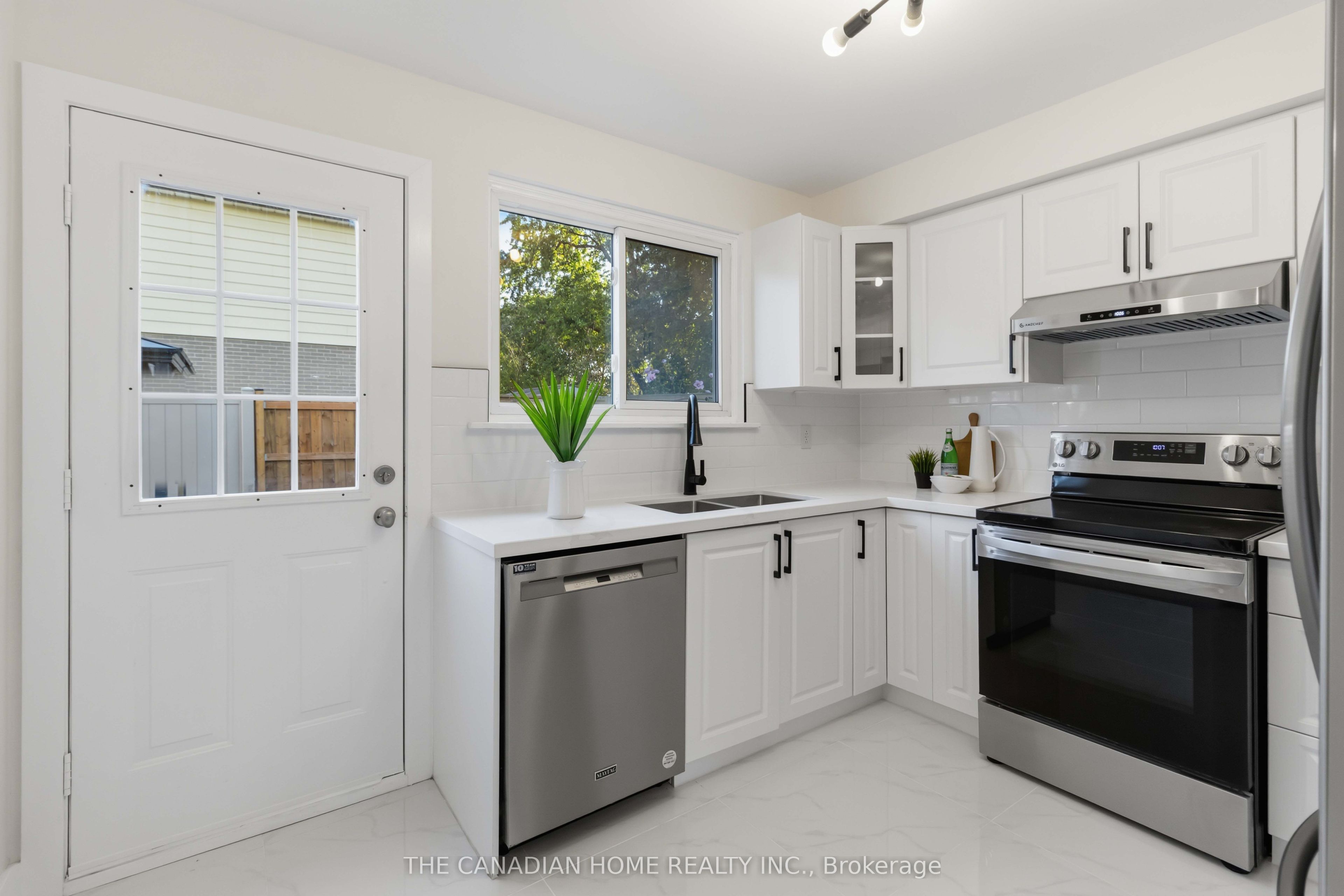 80 Flamingo Crescent Property Photo 7