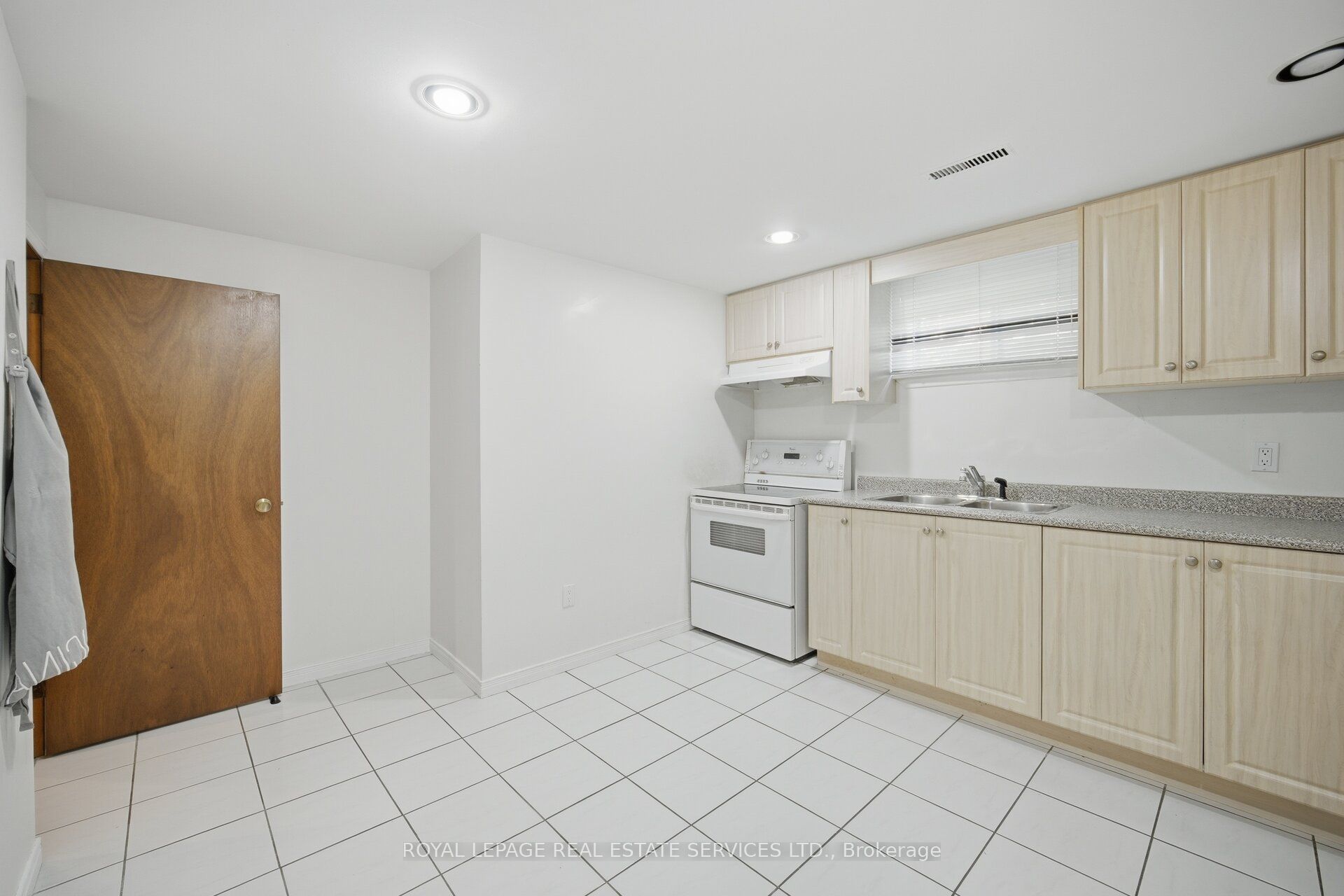 124 Stilecroft Drive Property Photo 39