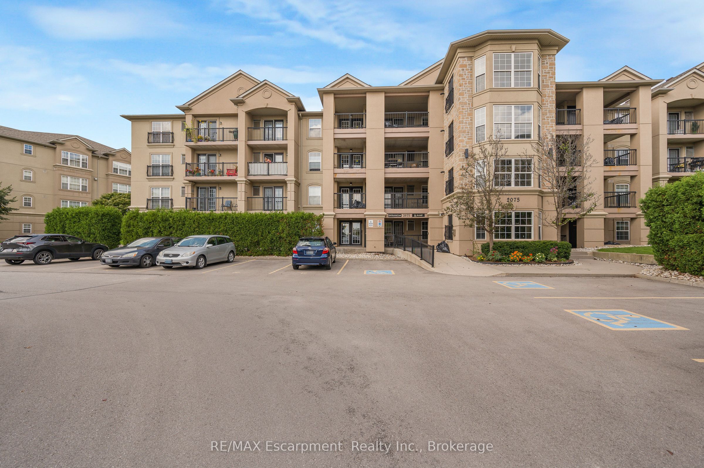 2075 Appleby Line 102 Property Photo 2