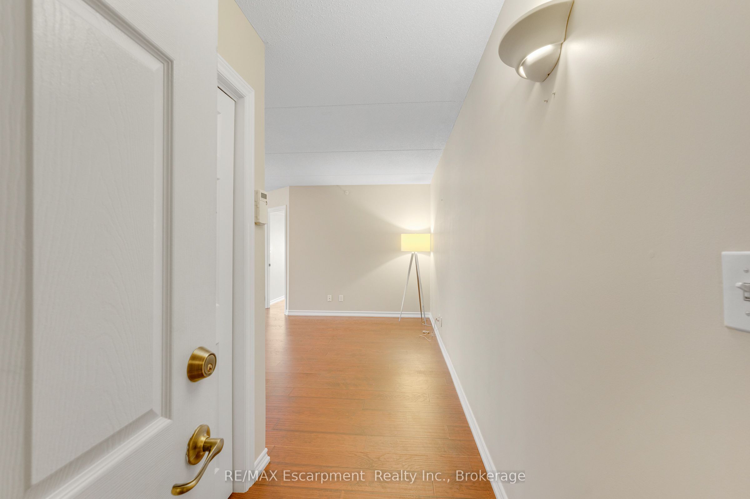 2075 Appleby Line 102 Property Photo 3