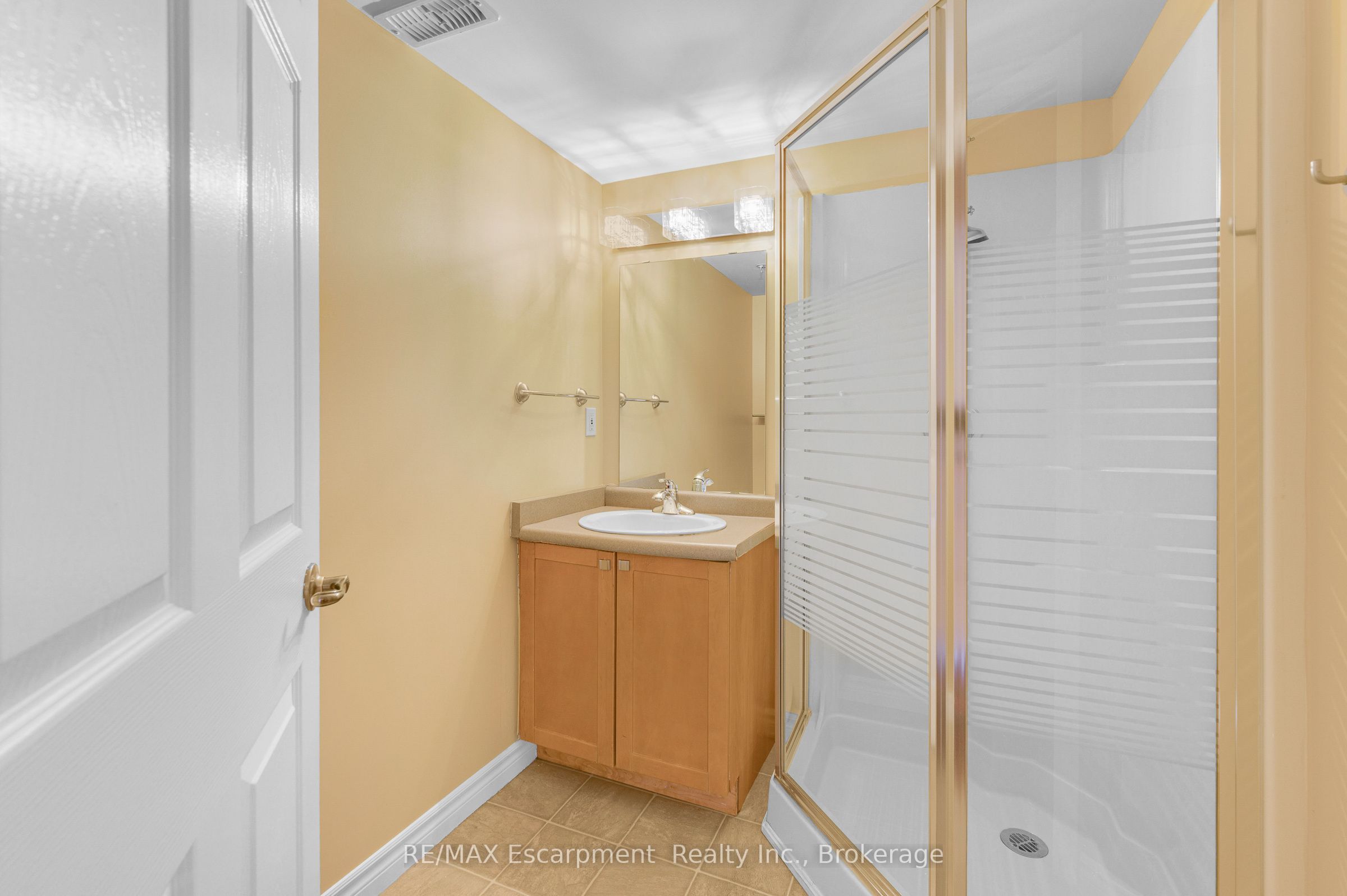2075 Appleby Line 102 Property Photo 20